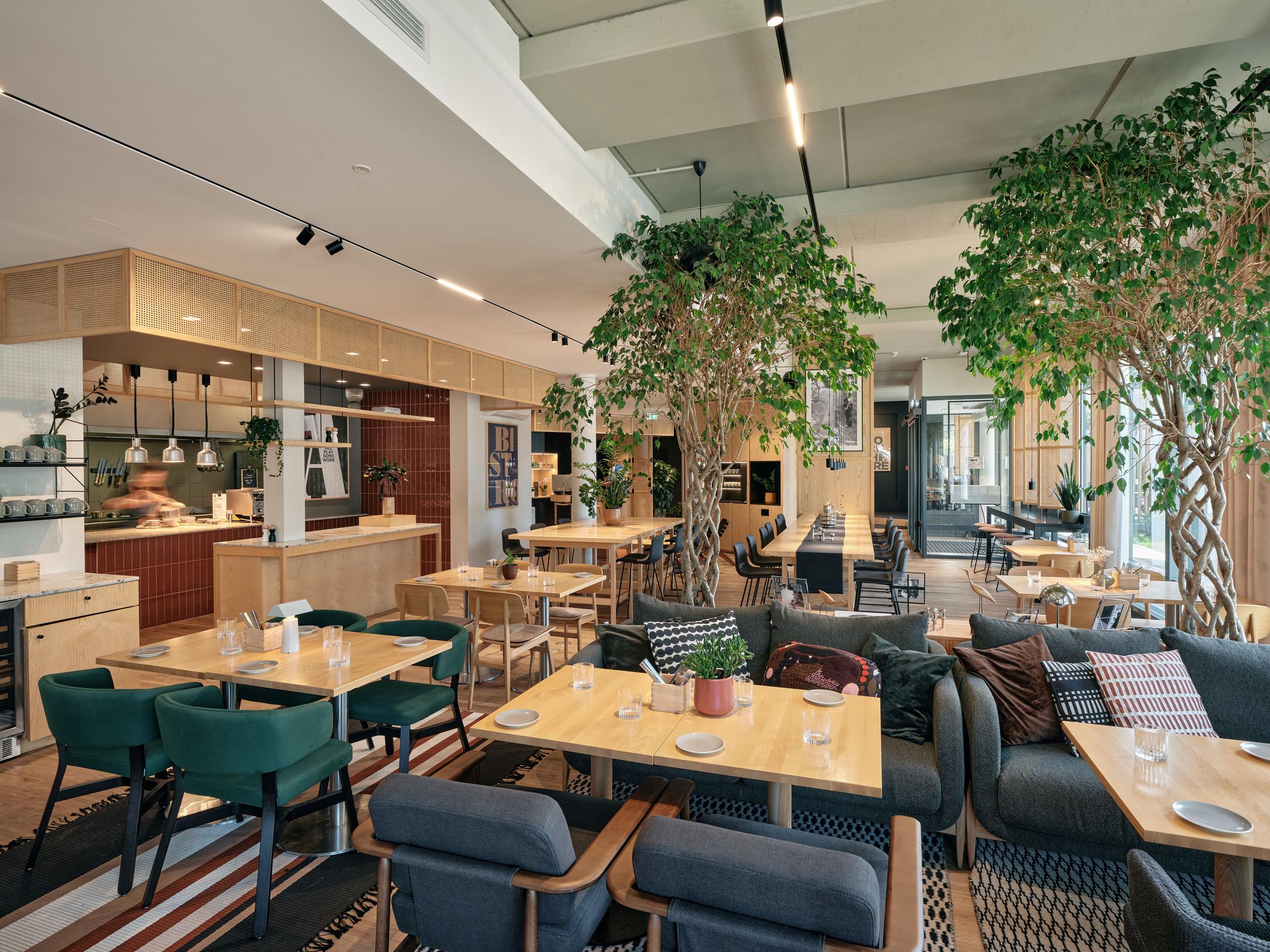 Tallinnan Oru Hub Hotelin lähellä ei ole paljon ruokatarjontaa, mutta hotellin oma bistro saa hyviä arvioita.