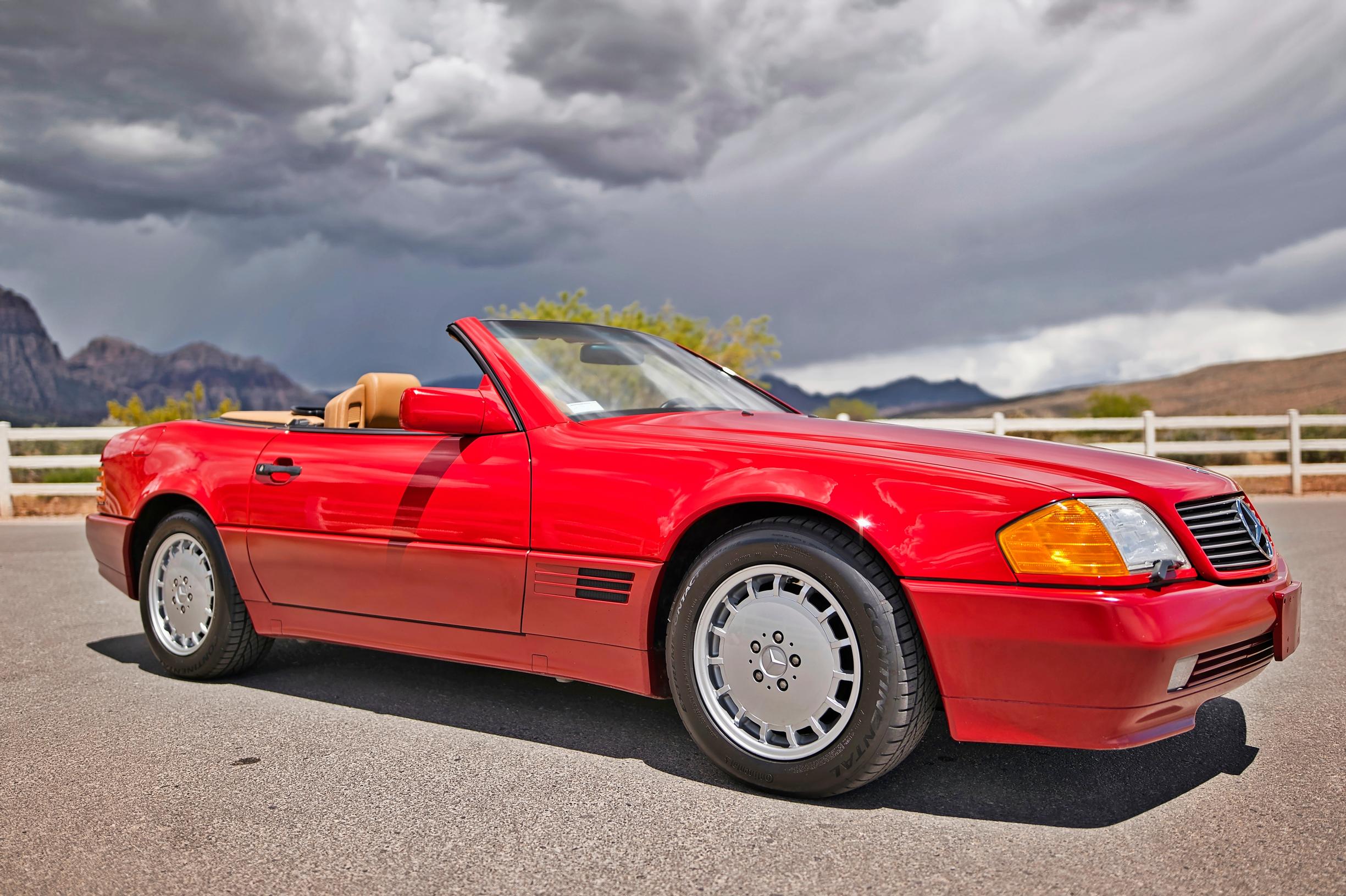 Mercedes-Benz SL. Vuosimallilla ei ole niin väliä. SL on joka tapauksessa klassikko vailla vertaa. V8-versiot ovat kuuminta kamaa.