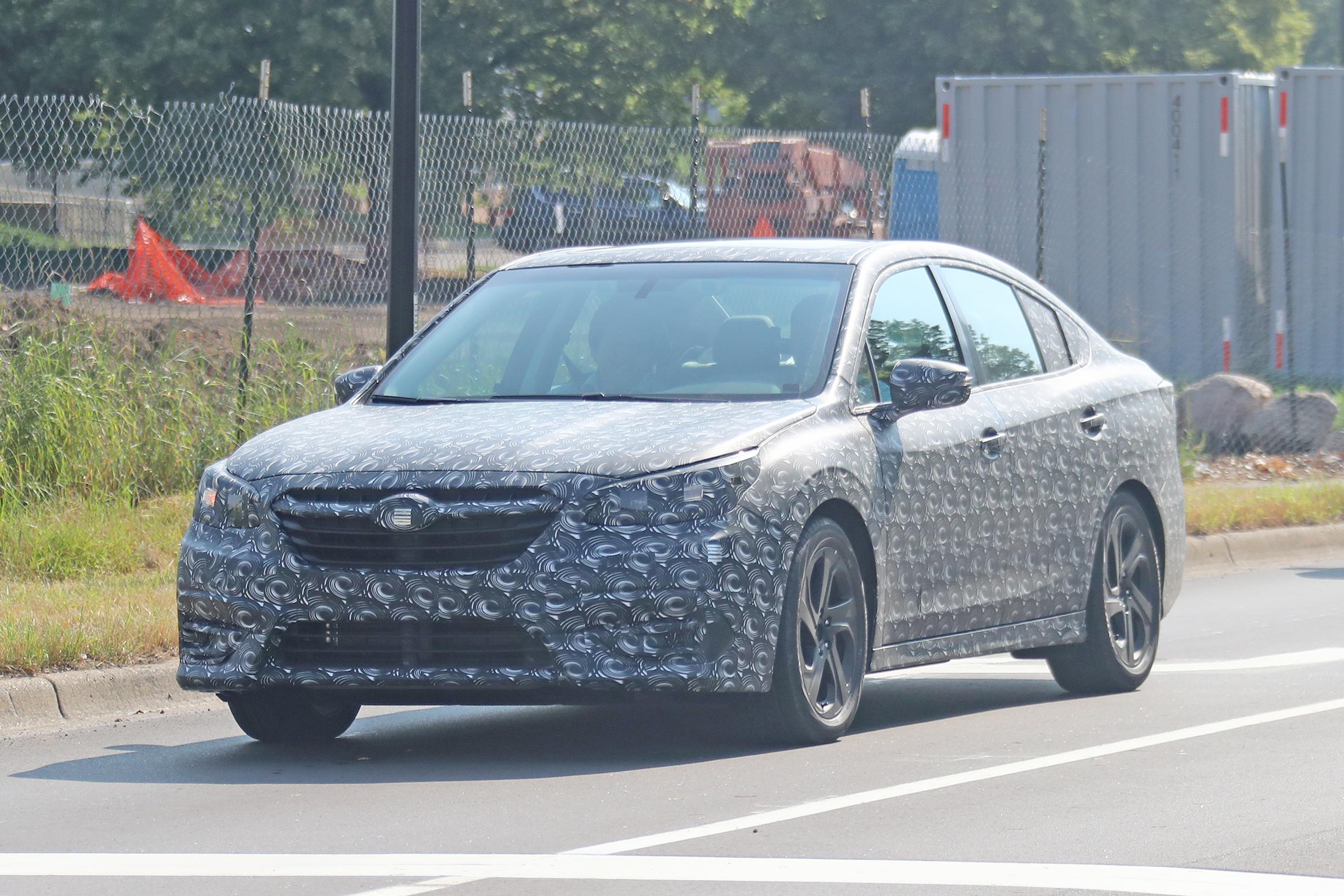 Salakuvissa uusi Subaru Legacy