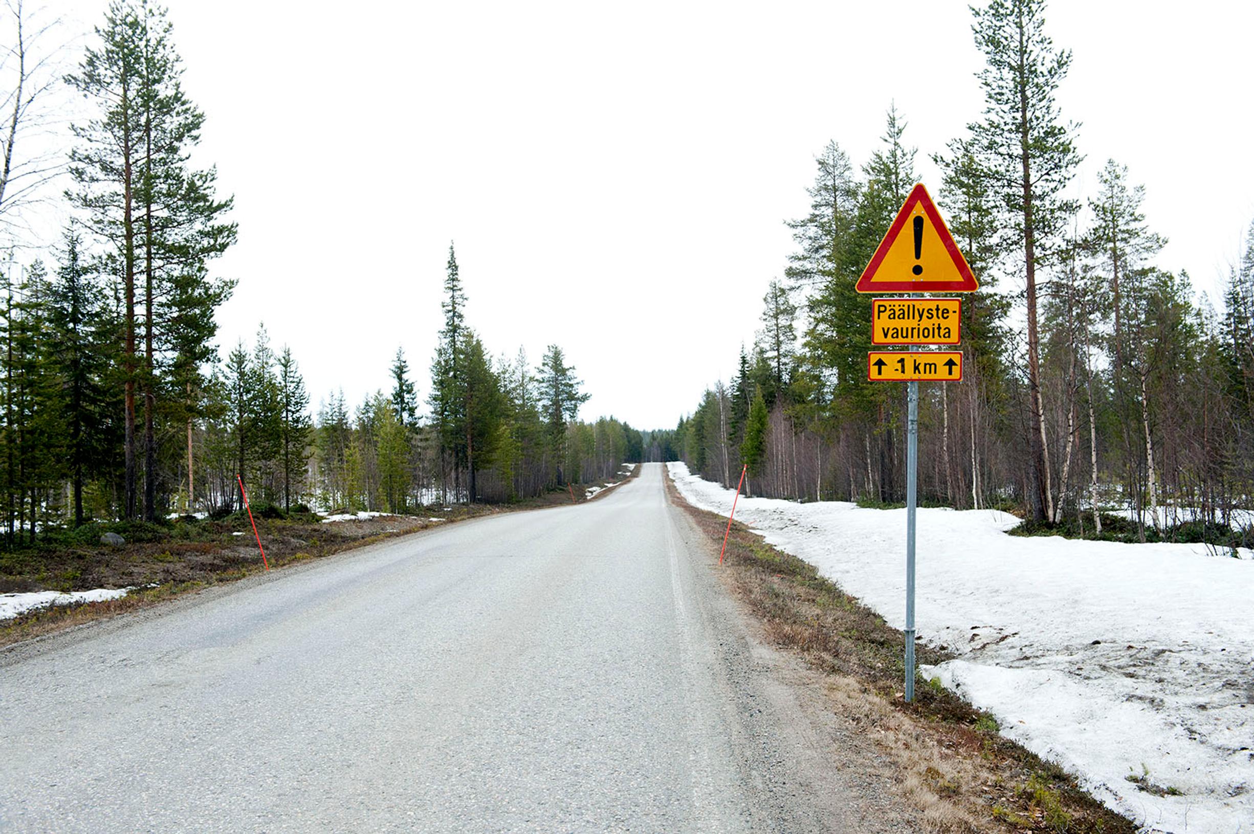 Nastarenkaat eivät enää ropise - tiet huonossa kunnossa