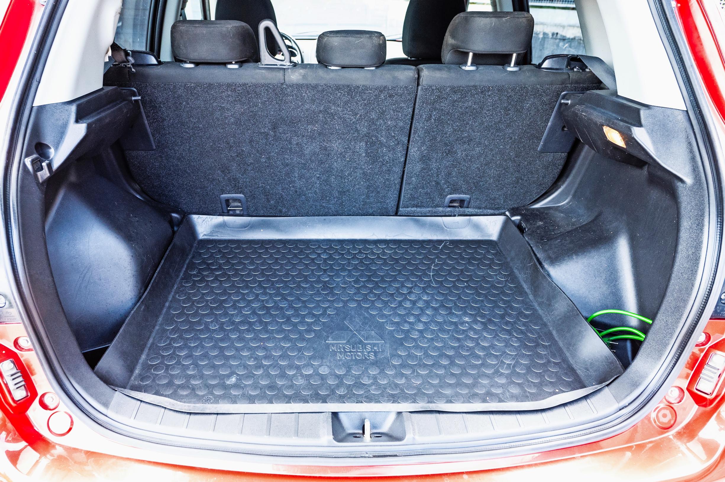 Käytetyn Mitsubishi ASX:n tavaratila on riittävän kookas.