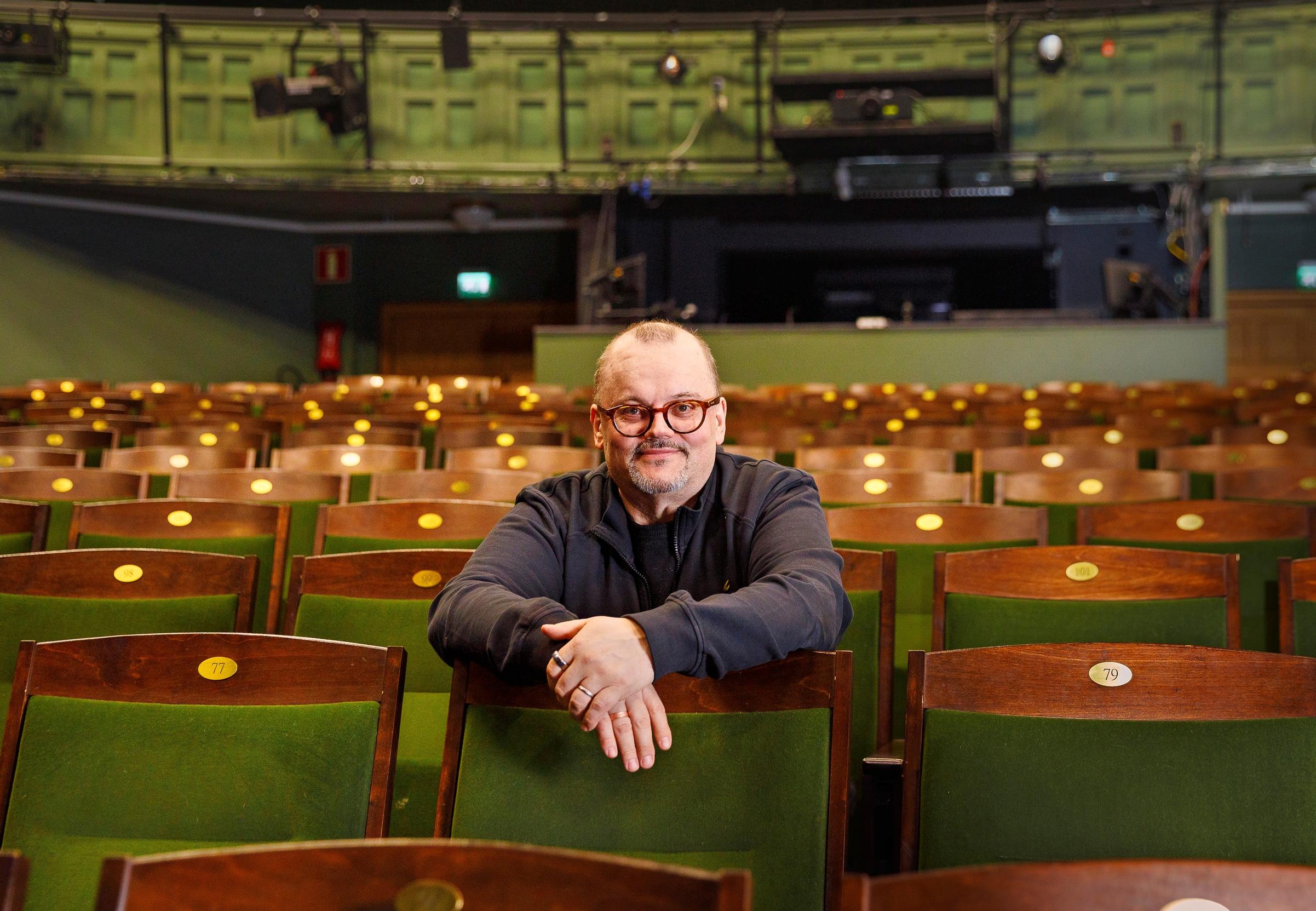 Teatteriperheessä kasvaneelle Janne Auviselle paikka teatterinjohtajana tuntui paluulta kotiin — “Minusta tuli pomo hiljalleen”