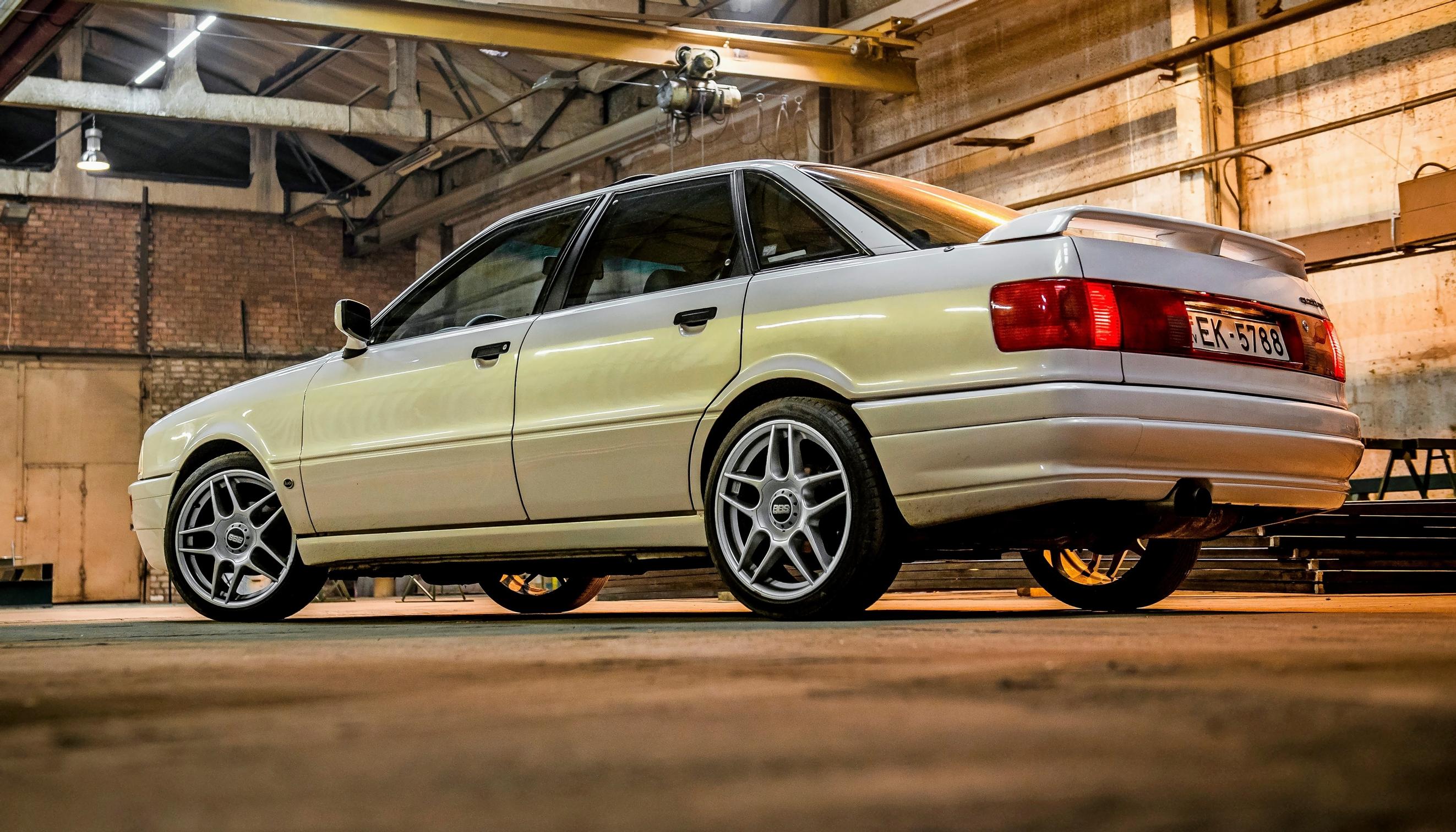 Audi 90 syntyi, kun kasikymppisen keulalle nostettiin viisipyttyinen rivikone.