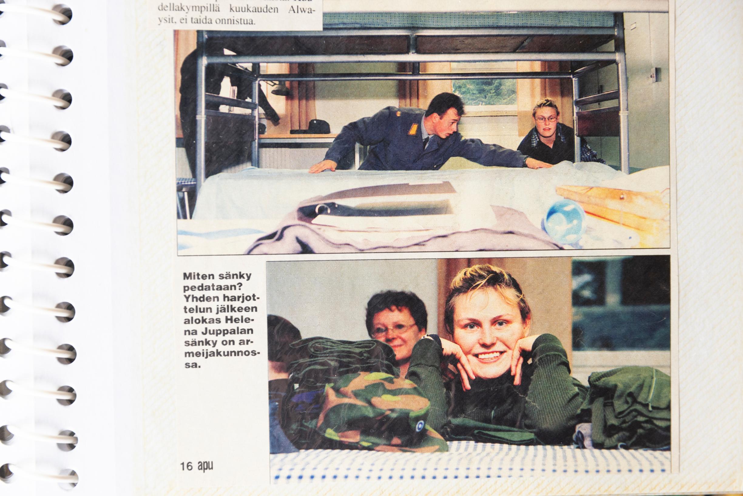 Media seurasi tiiviisti ensimmäisten naisten asepalvelusta vuonna 1995.