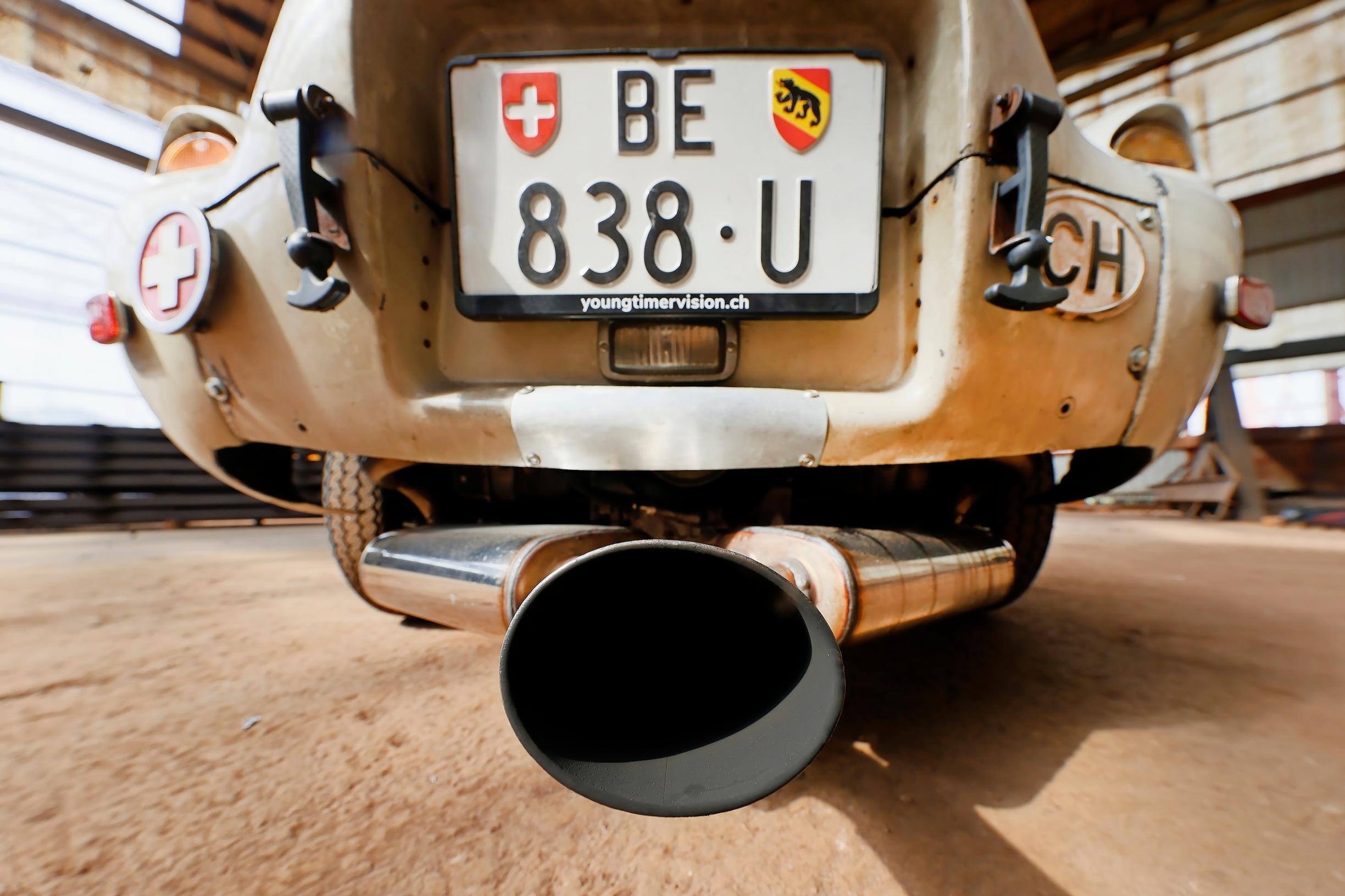 Enzmann | 65-vuotias urheiluauto on Kupla Porschen moottorilla