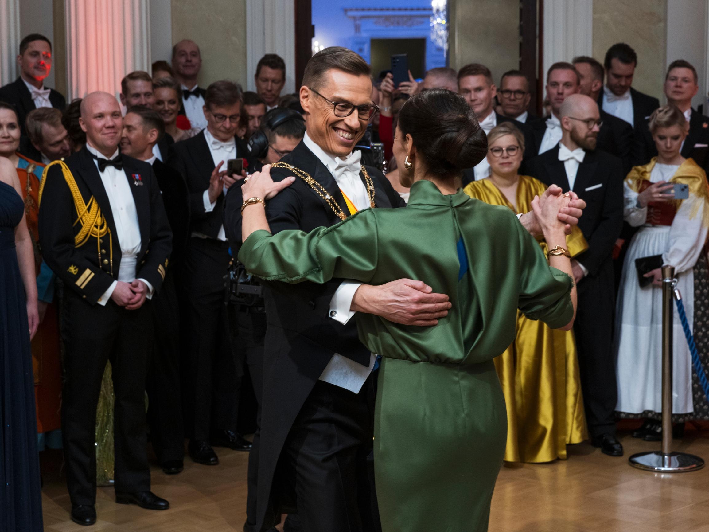 Presidentti Alexander Stubb: ”Toivon, että opimme käyttäytymään toisia kohtaan” – Kaikki Linnan juhlista