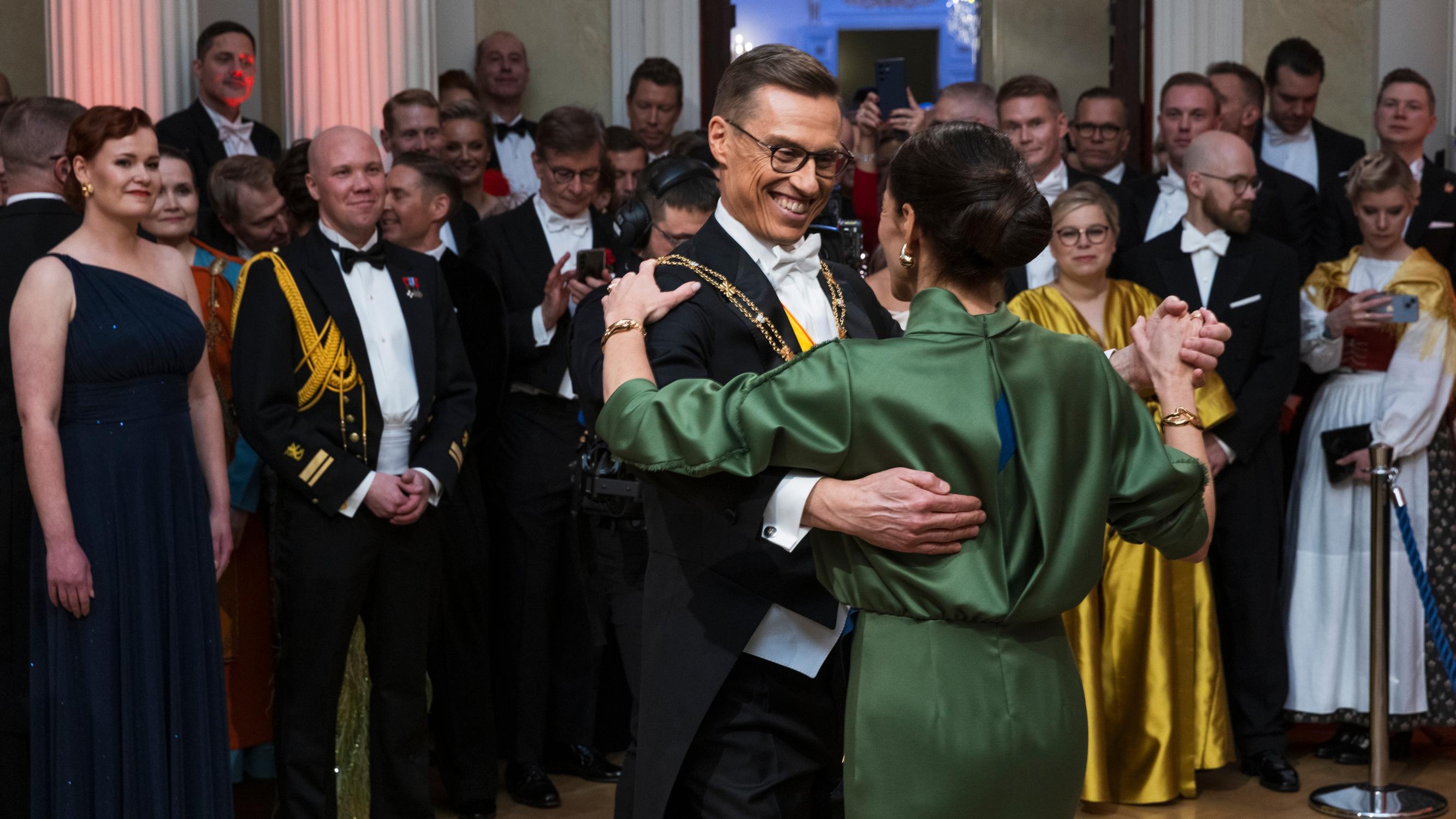 Presidentti Alexander Stubb: ”Toivon, että opimme käyttäytymään toisia kohtaan” – Kaikki Linnan juhlista