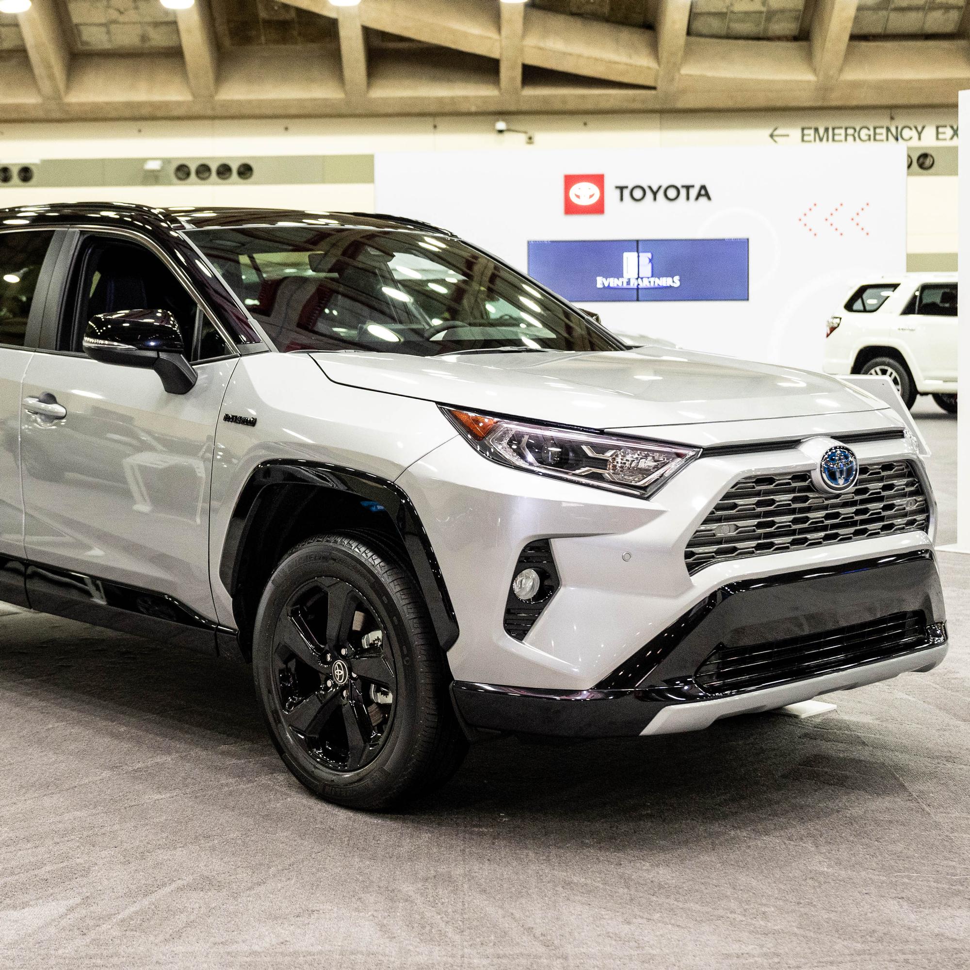 Miksi Suomi on hybridien luvattu maa? Syitä voi hakea verotuksesta, maantieteestä ja Toyotan markkinaosuudesta