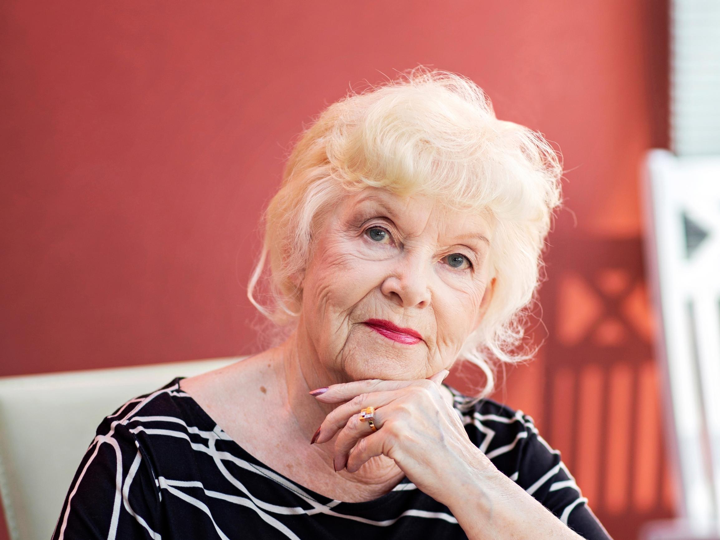 Kirjailija Pirjo Tuominen: "Fyysisten voimien menettäminen vanhenemisen myötä on surullista – mutta ­huumori auttaa"