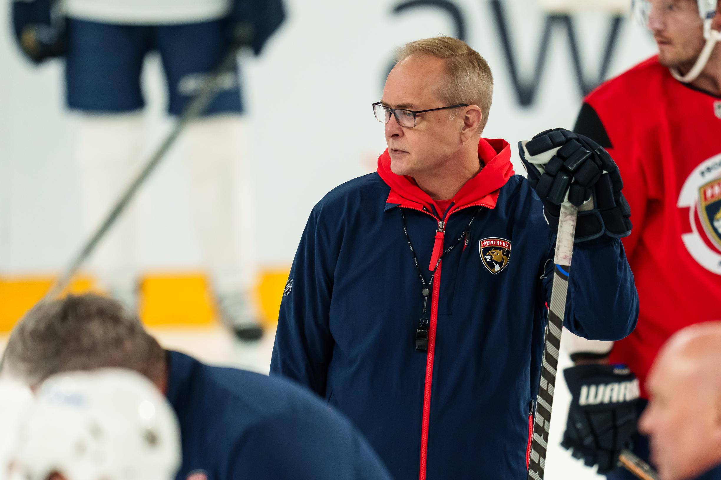 Florida Panthersin Paul Maurice lyö suomalaiset jääkiekkovalmentajat laudalta 6–0 – "Suunnattoman tärkeä asia"