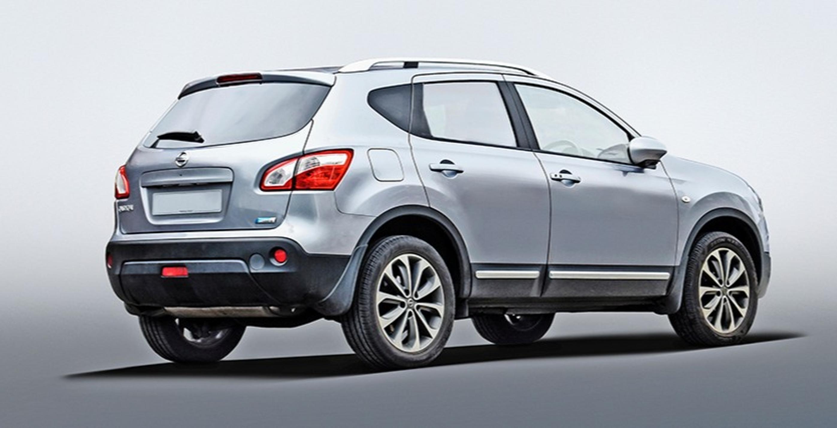 Nissan Qashqai. Kun Primera ei enää oikein käynyt kaupaksi, Nissan vaihtoi ketterästi katumaasturipuolelle, ja esitteli uuden, maltillisesti hinnoitellun Qashqain. Siitä tuli Suomessa todellinen hittituote.