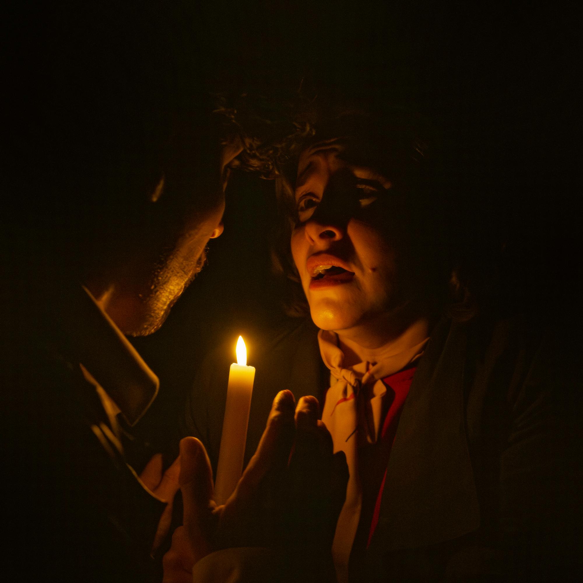 Eikä yksikään pelastunut – Arena-näyttämöllä nähtävä murhamysteeri on paitsi Agatha Christien yllättävin teos, myös hauska