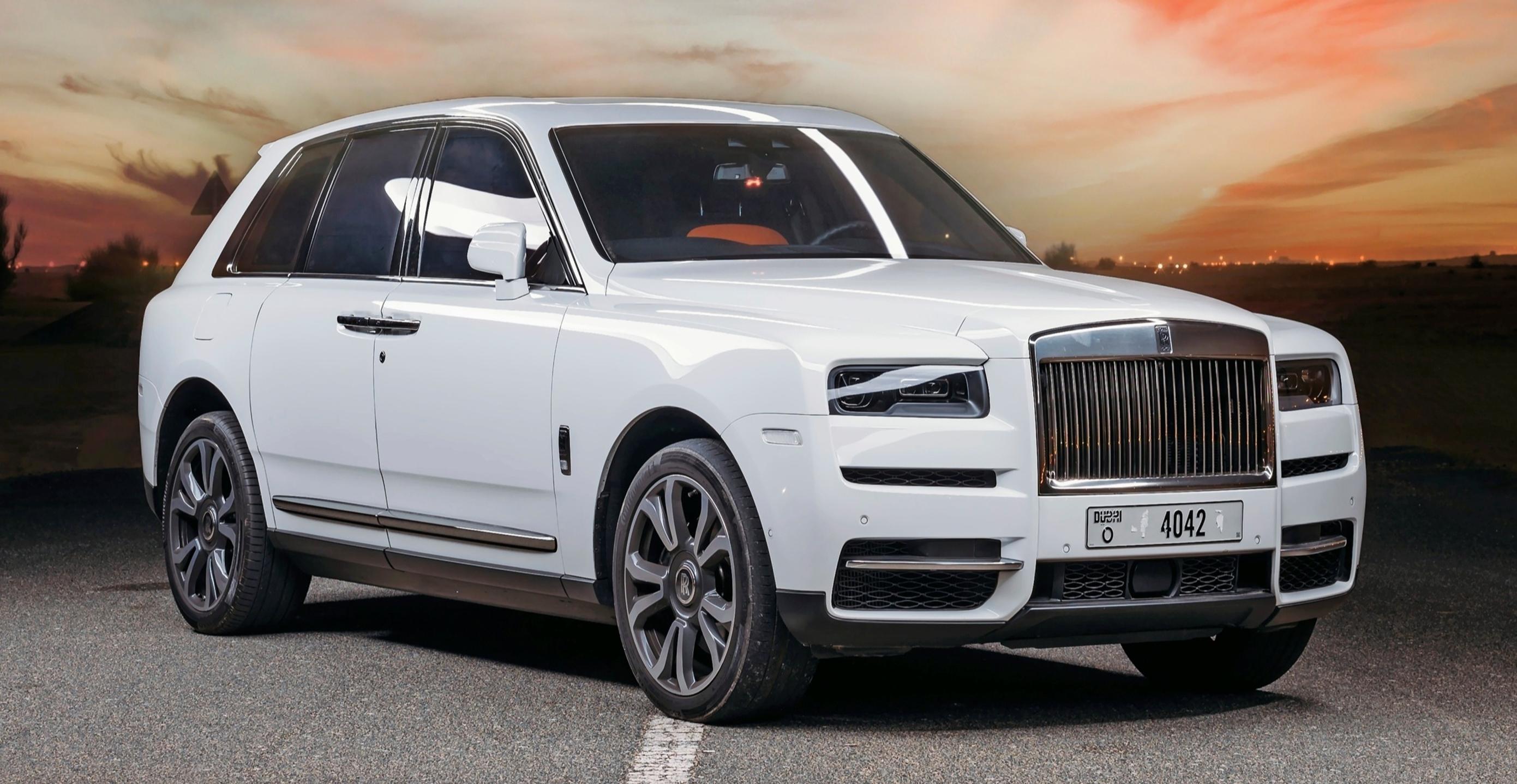 Rolls-Royce Cullinan – Suomalaisittain tämän Rollerin mallinimi on verrattain huvittava. Cullinan oli maailman suurin timantti, joka löydettiin Etelä-Afrikasta 1905. Se painoi 3 106 karaattia, eli yli 600 grammaa.
