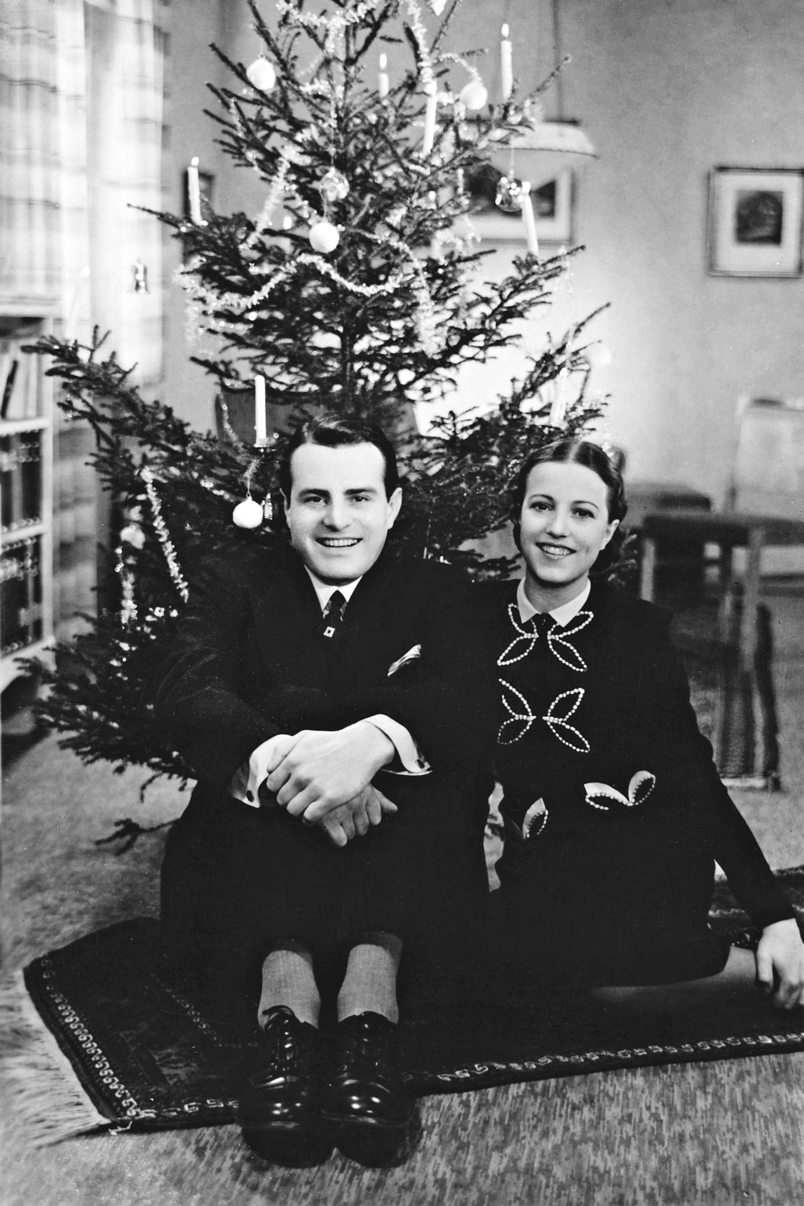 Tauno Palo ja Sirkka Sari elokuvassa Niskavuoren naiset 1938.