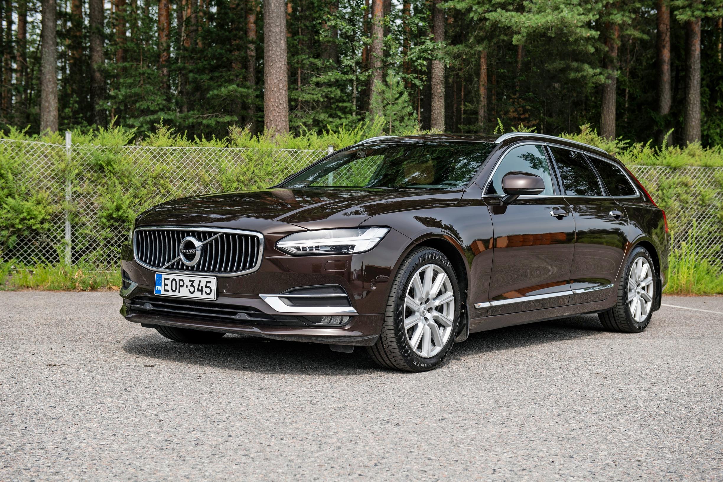Volvo V90 farkku vm. 2017 päihittää vertailussa käytetyn BMW 330:n ja Volkswagen Passatin – Tässä autotoimittajan perusteet voittajan valinnalle