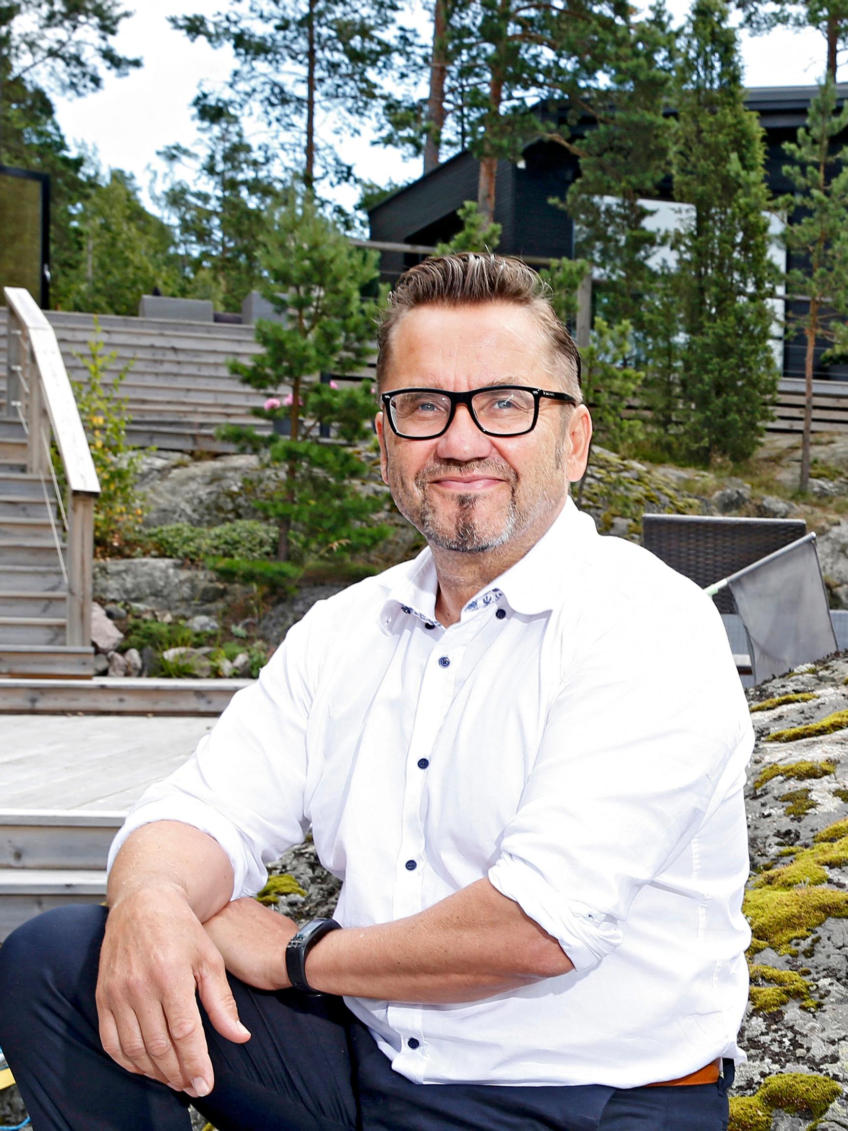 Jukka Kurttila päätti vaimonsa kanssa nelikymppisinä, että sukurasitteet saavat riittää: ”Myimme kaiken pois: asunnot, autot, kesämökit...”