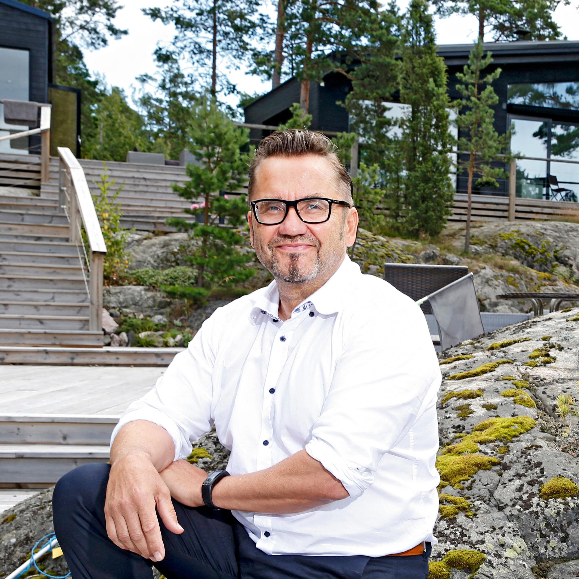 Jukka Kurttila päätti vaimonsa kanssa nelikymppisinä, että sukurasitteet saavat riittää: ”Myimme kaiken pois: asunnot, autot, kesämökit...”