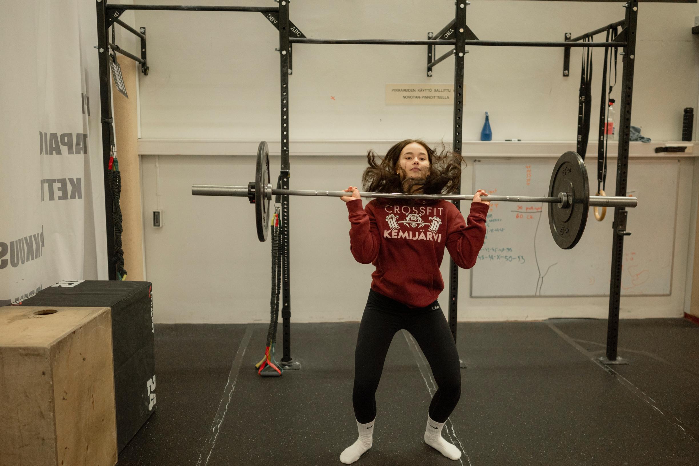 Kemijärveläinen crossfit-harrastaja Sofia Kuittinen on lapsesta asti haaveillut lääkärin urasta. Suunnitelman seuraava askel on muuttaa Kemijärveltä noin tunnin ajomatkan päähän Rovaniemelle, josta löytyy suurempi lukio kuin kotikaupungista.