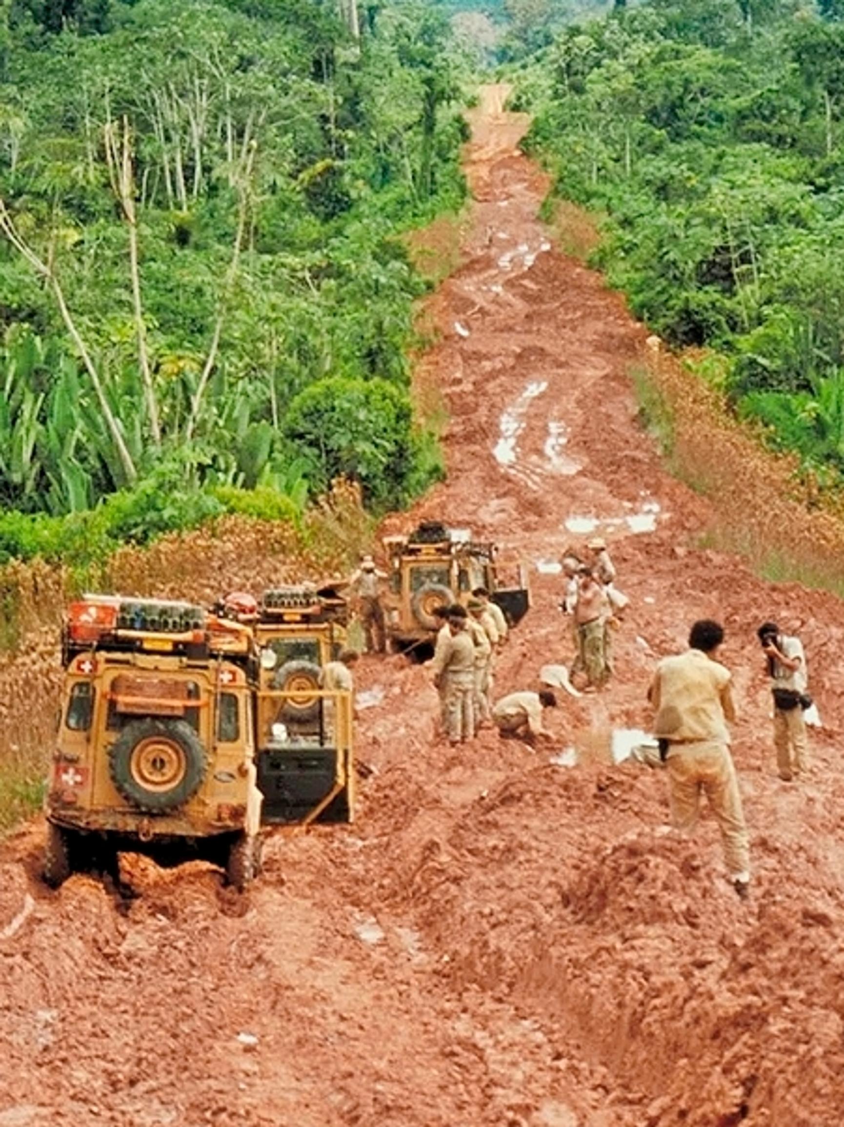 Camel Trophy oli hengenvaarallinen maastoautokilpailu, joka teki Land Roverista legendan – 20 vuotta viidakkoa, tauteja ja ääriolosuhteita