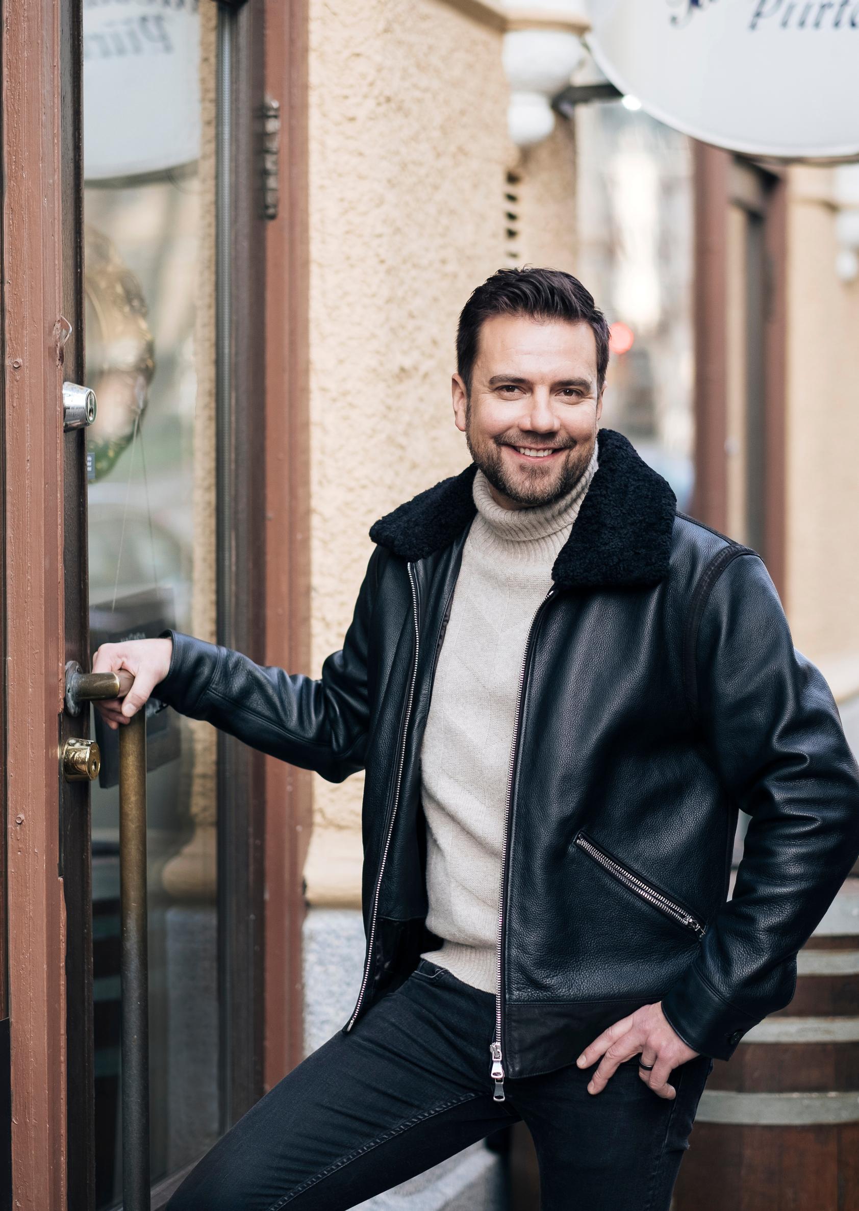 Antti Ketonen ovella.