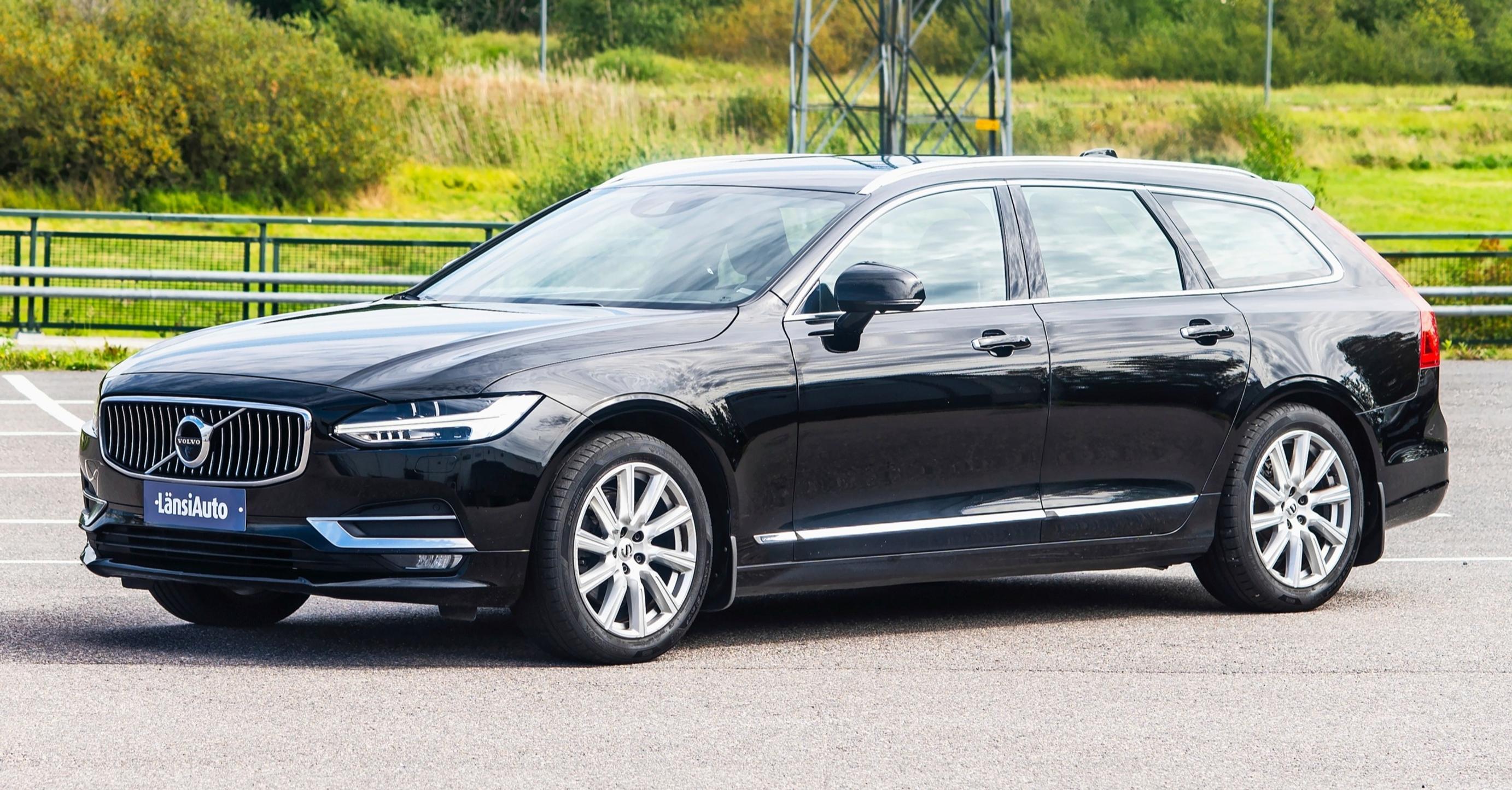 Koeajossa käytetty Volvo V90 D4 AWD Inscription A vuosimallia 2017.