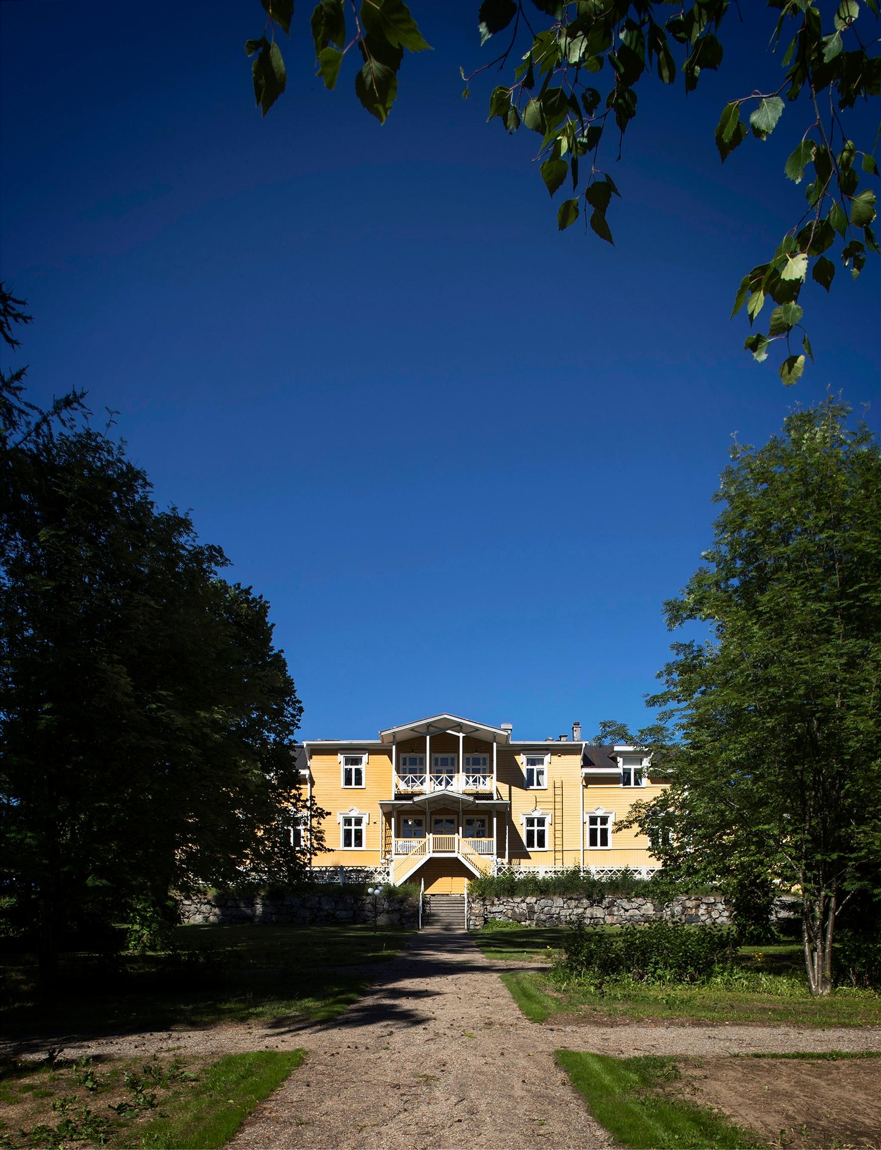 Suomen kartanot 8/8: Karolineburgin kartano Kainuussa