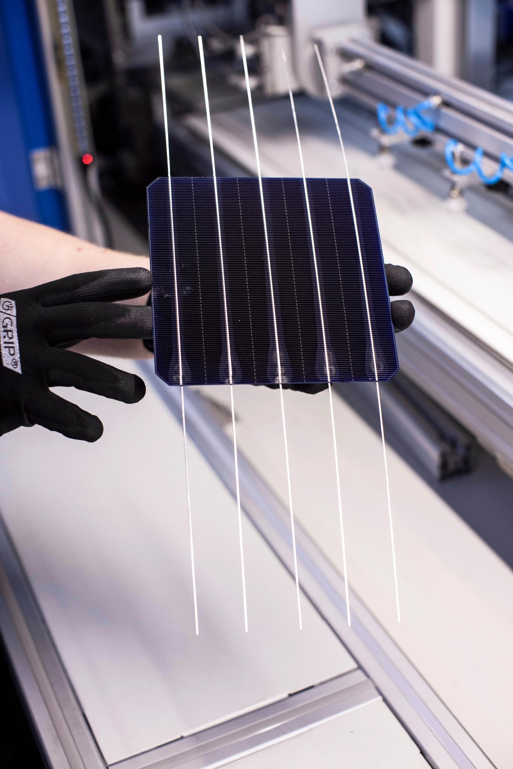 Aurinkosähkö Solar Finland, piikenno muuttaa auringon säteilyn sähköksi.