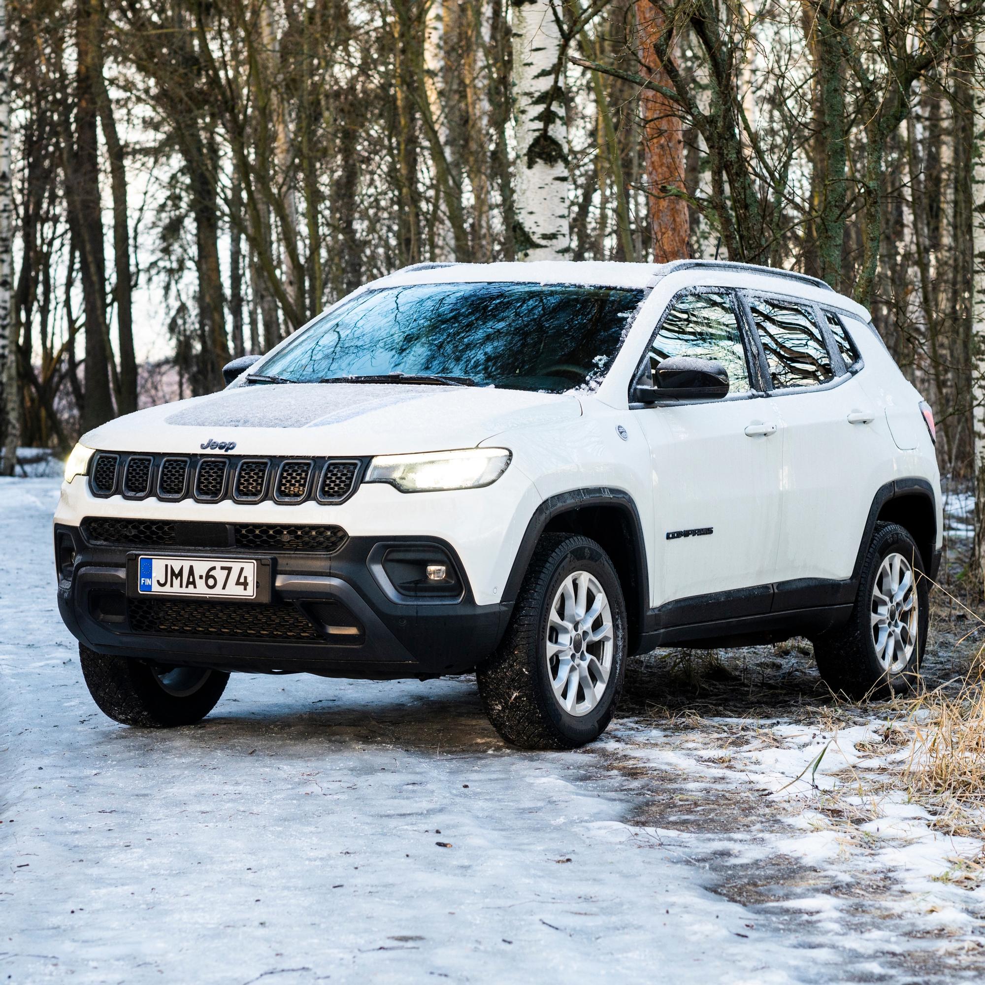 Jeep Compass PHEV 4xe Trailhawk on kunnon neliveto ja lataushybridi hänelle, joka liikkuu päällystetyn tieverkon ulkopuolellakin