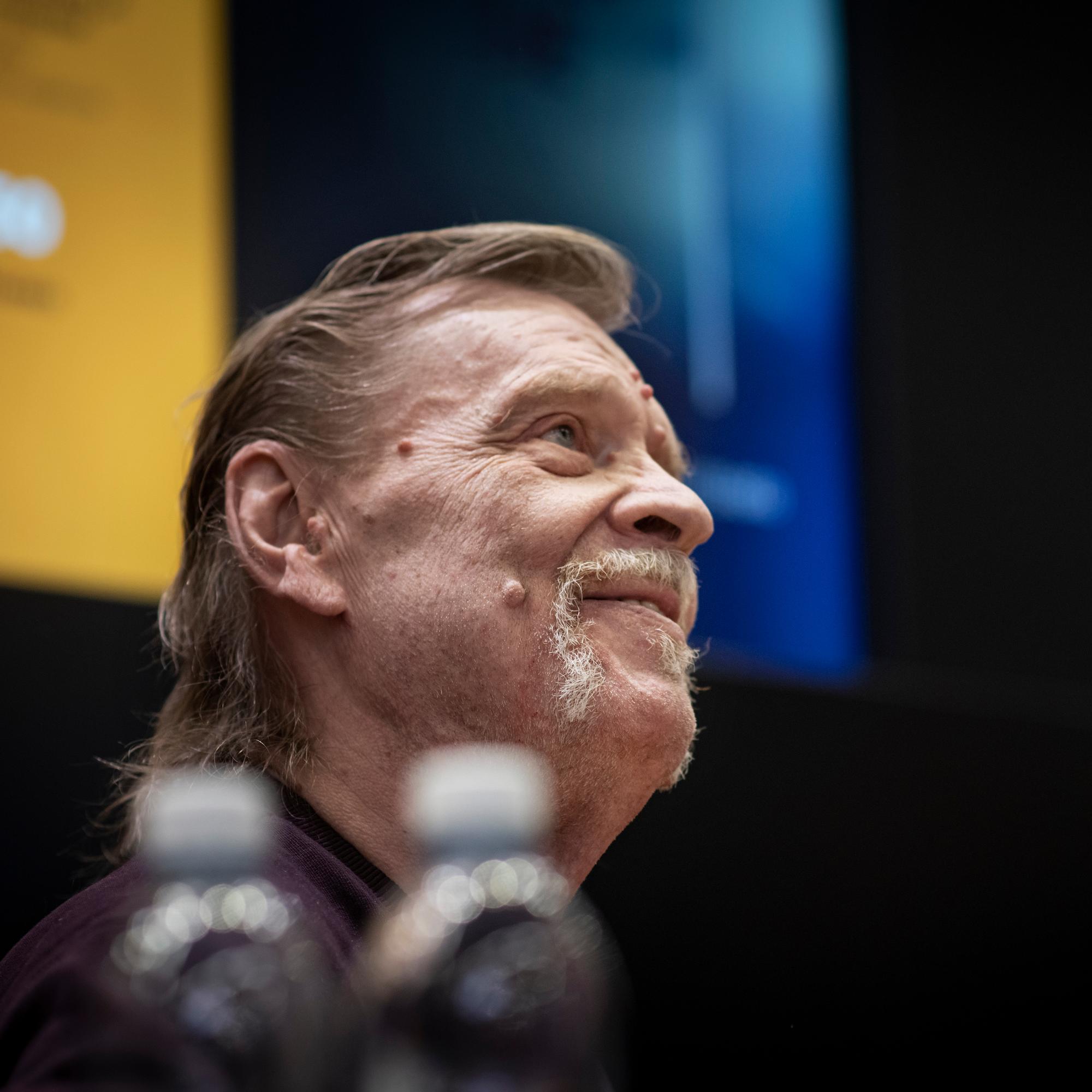 Missä helsinkiläisessä ravintolassa Vesa-Matti Loirilla on oma muistolaatta ja nimikkomenu?  