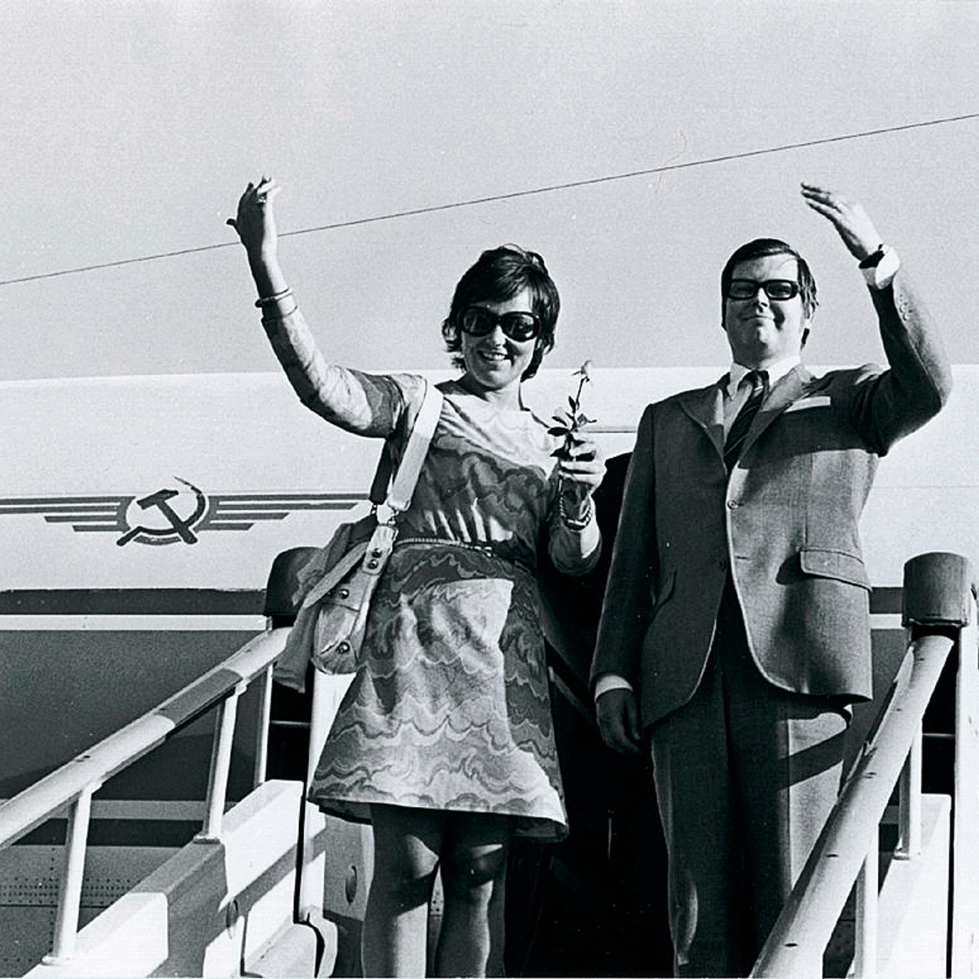 Emerituspäätoimittaja Eero Saurin muistelmat kertovat ajasta, kun Apu palasi kansakunnan kaapin päälle