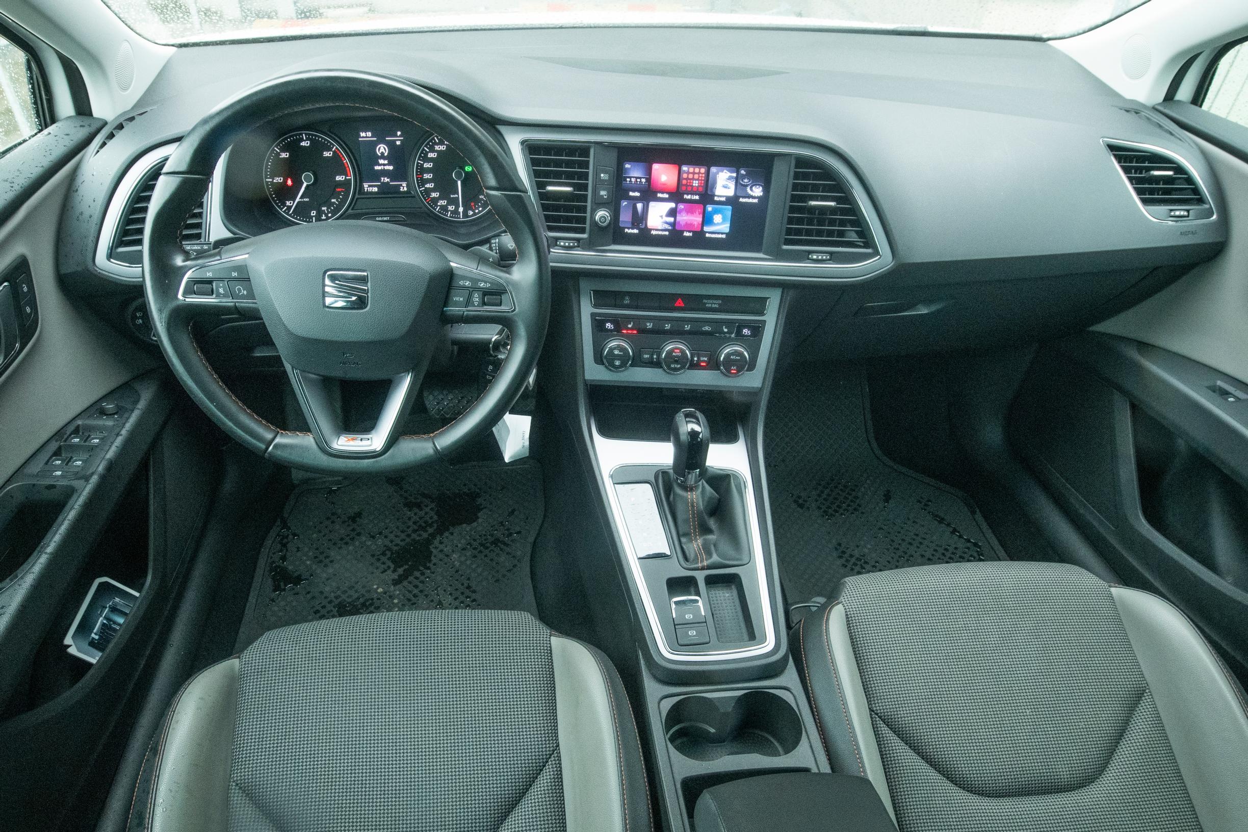Seat Leon vm. 2019 X-Perience 2.0 TDI 4Drive DSG ohjaamo