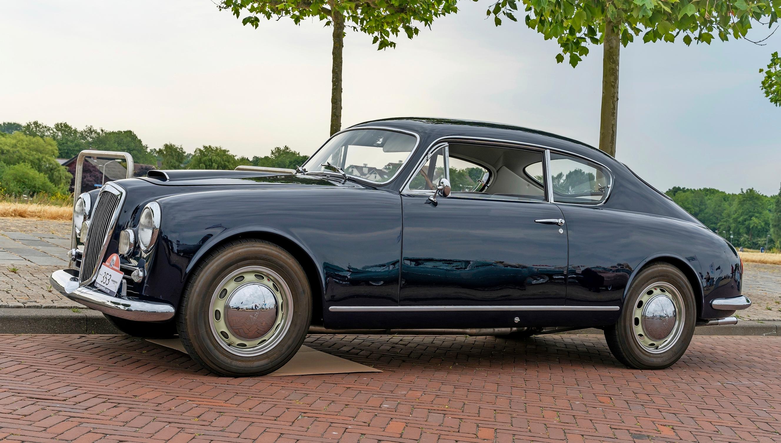 Lancia Aurelia esiteltiin vuonna 1950.