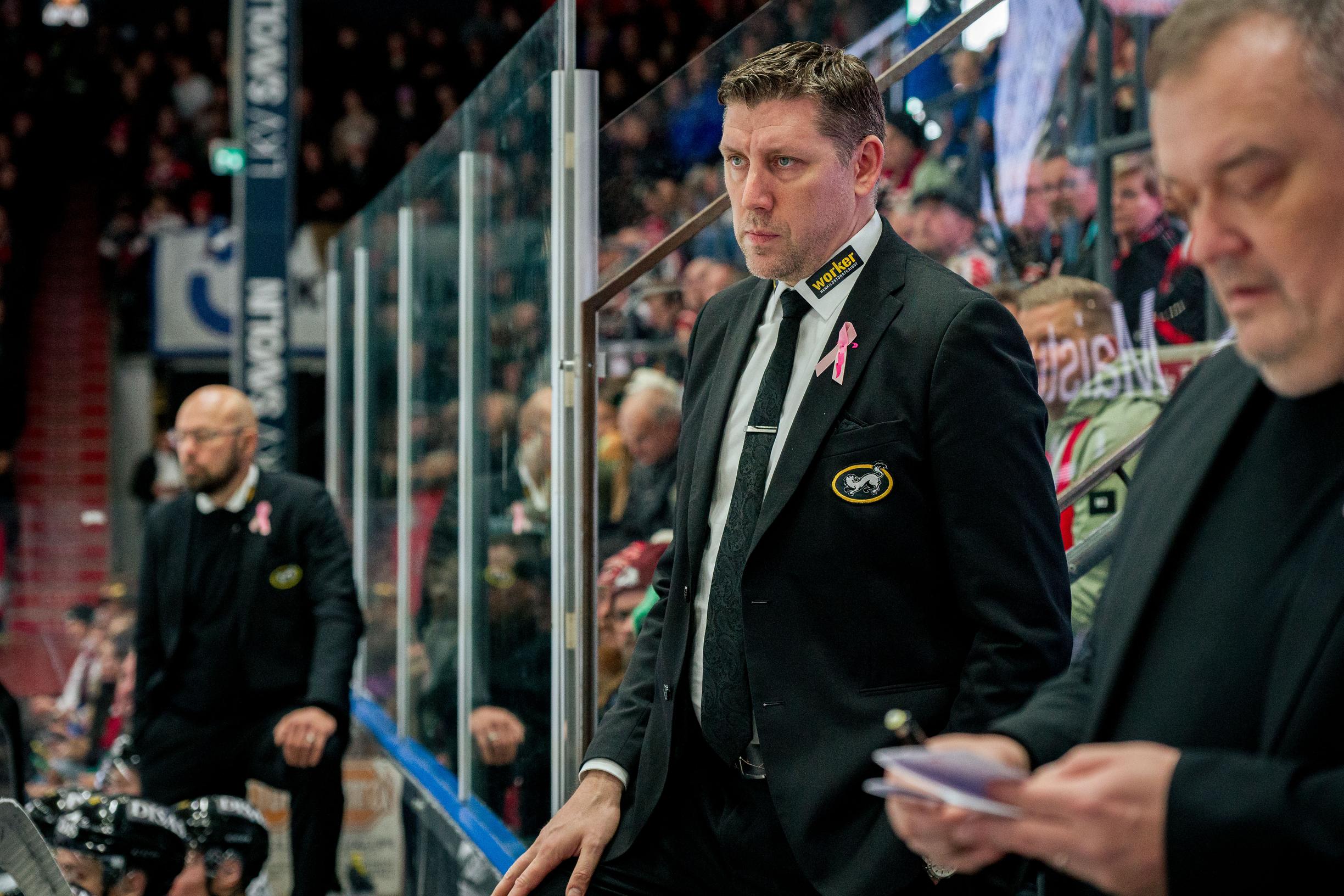 ”Ammattivirhe!” – surkean alkukauden pelanneen Liigan tähtisikermän päävalmentaja sai rajun puhuttelun