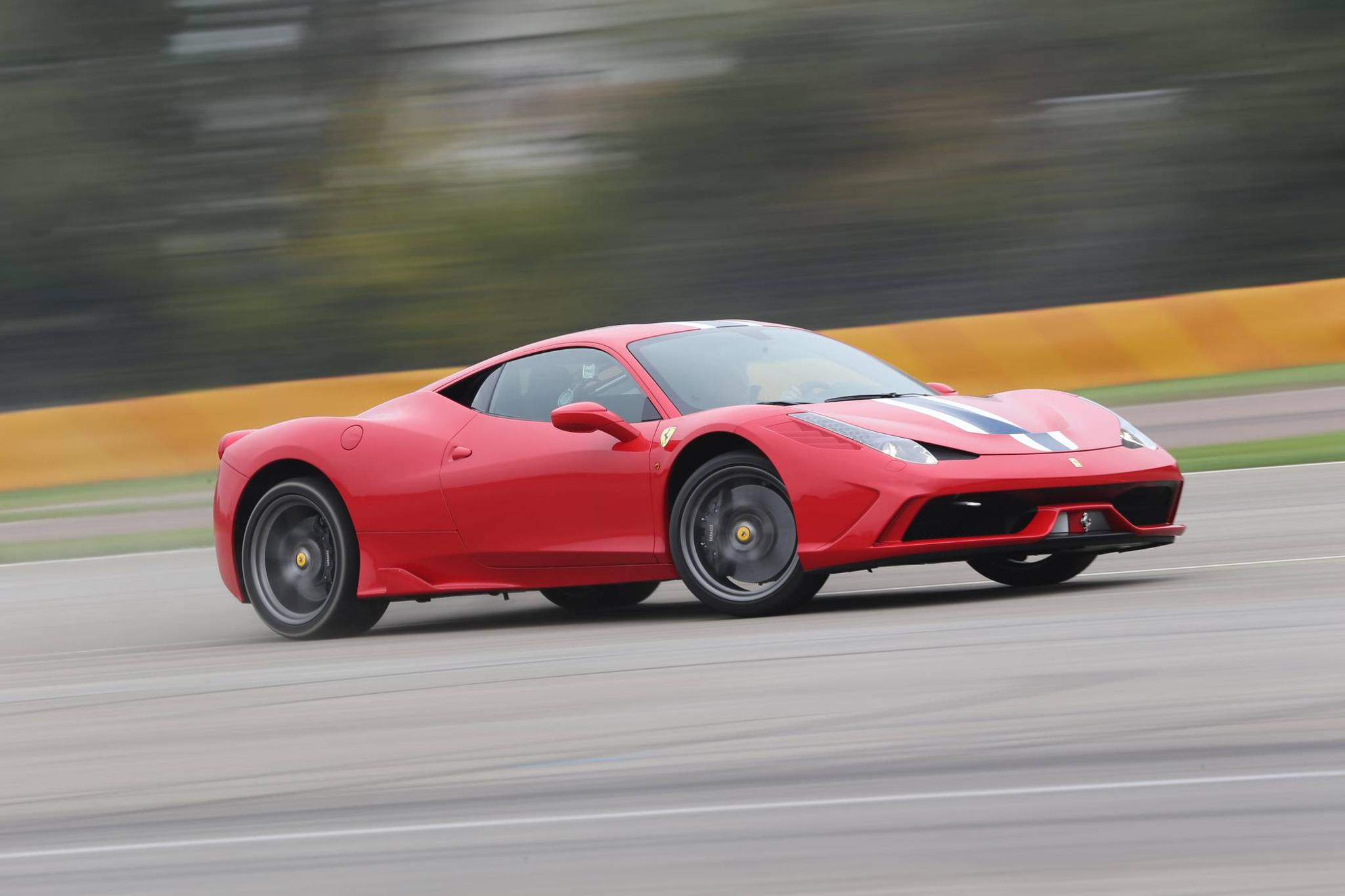 Ferrari 458 Speciale >> Nain Toimii Ferrarin Driftausavustin Koeajossa 458 Ferrari 458 Speciale >> Nain Toimii Ferrarin Driftausavustin Koeajossa 458