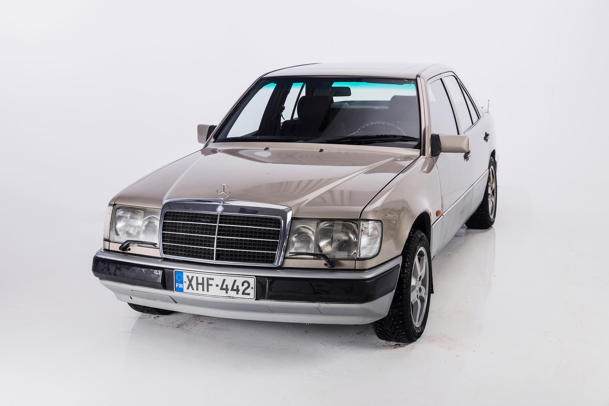 Mercedes-Benz E W124 vm. 1993 – ”Kestävyys on muodissa”