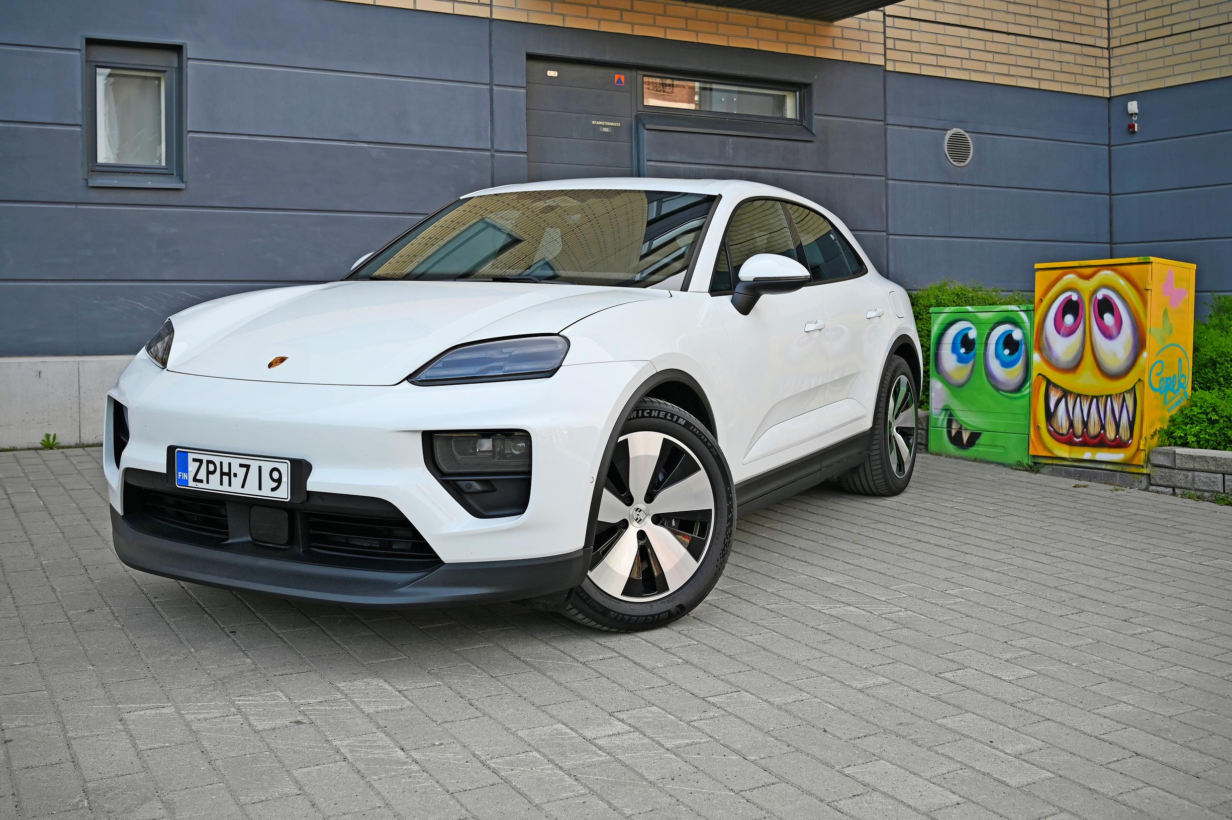 Porsche Macan – Ulkoisesti sämpylämäinen innottomuus leimaa uutta Macania, joka ei erotu massasta kauneudellaan