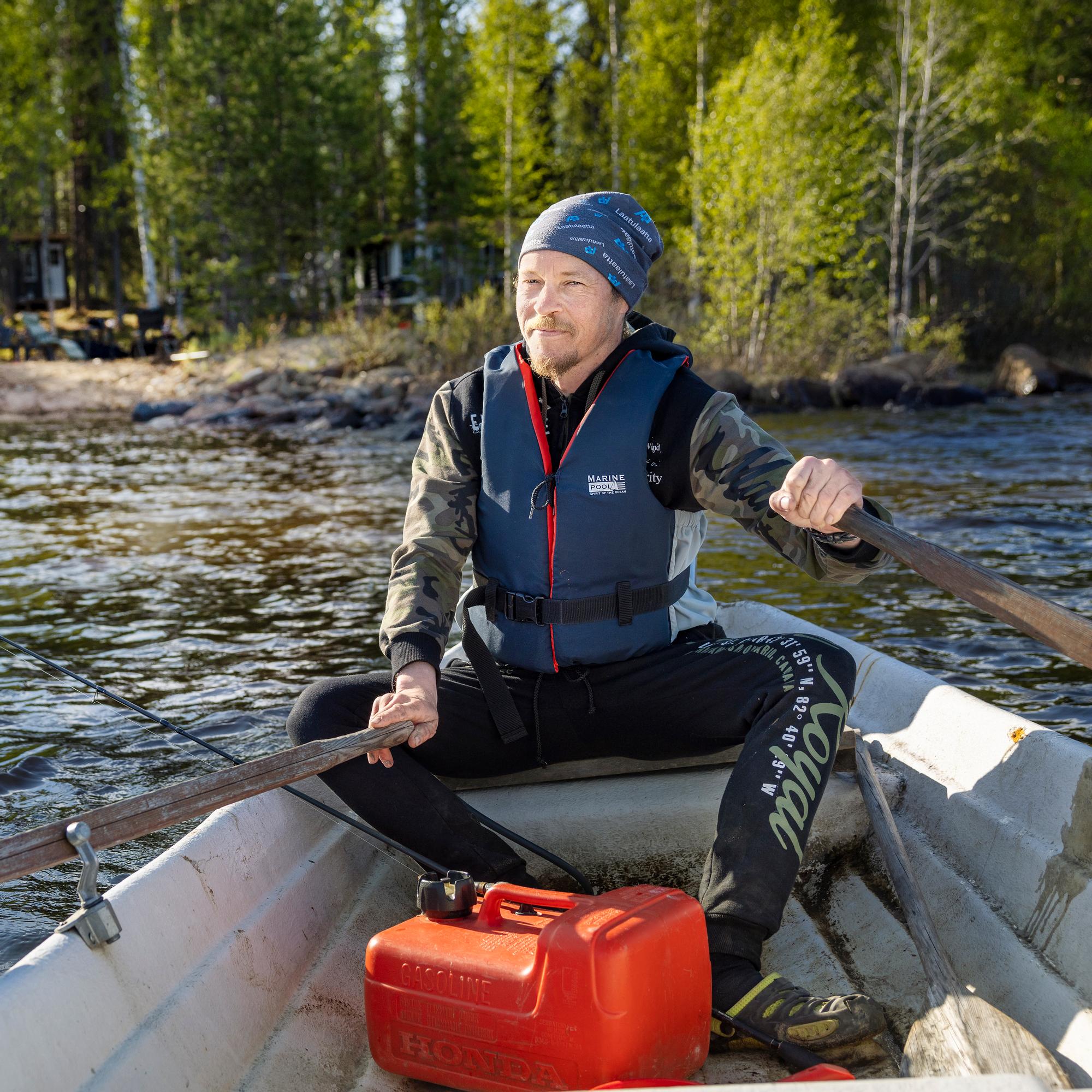 Järkyttävä päänsärky pakotti Ilkka Kuoksan asumuseroon ja myymään kahdeksanlapsisen perheen kodin – Onneksi toinen menetys ei ollut pysyvä