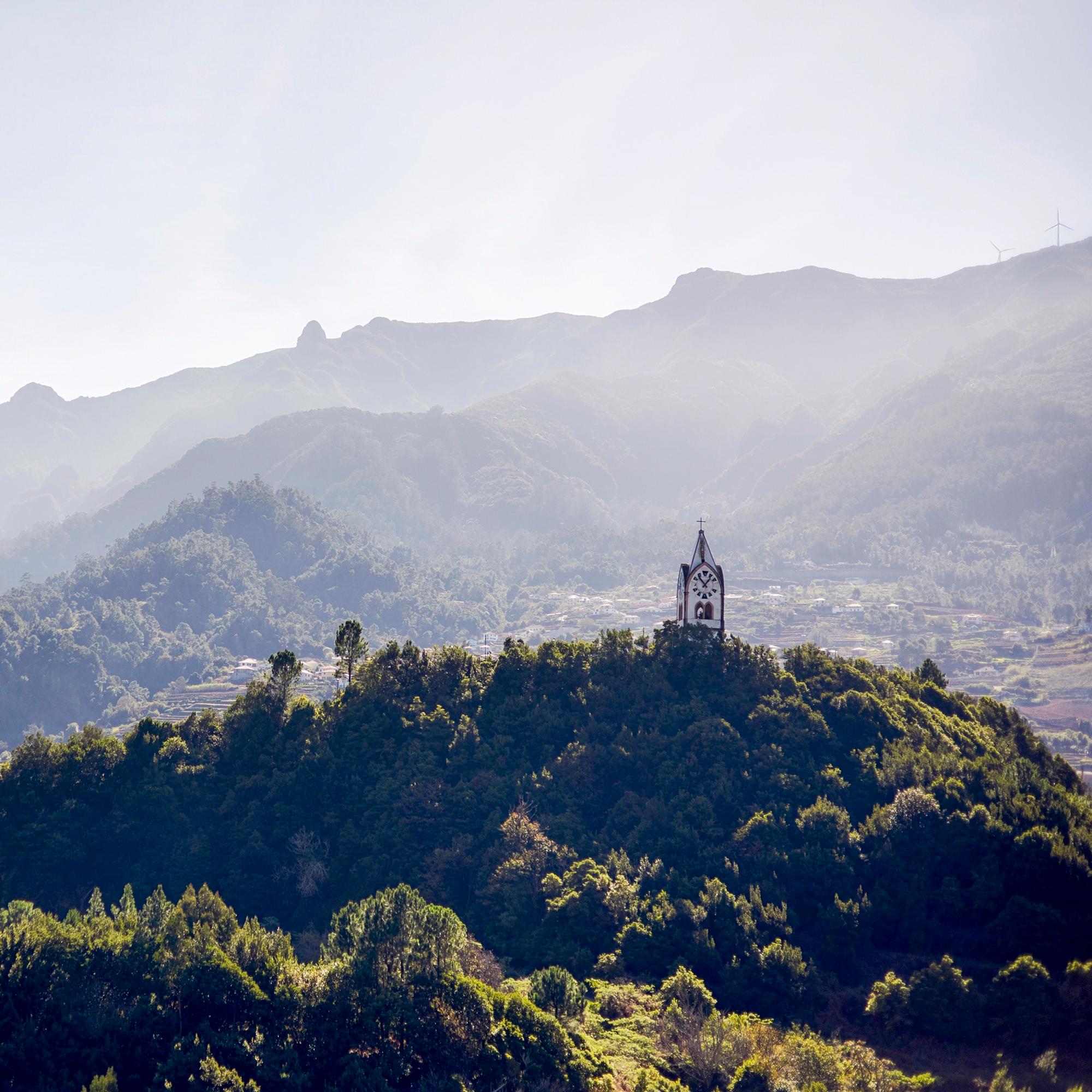 Madeiran saaren lomalöydöt – vaella vesiputouksille, näe nykytaidetta ja maista peikonlehden hedelmää