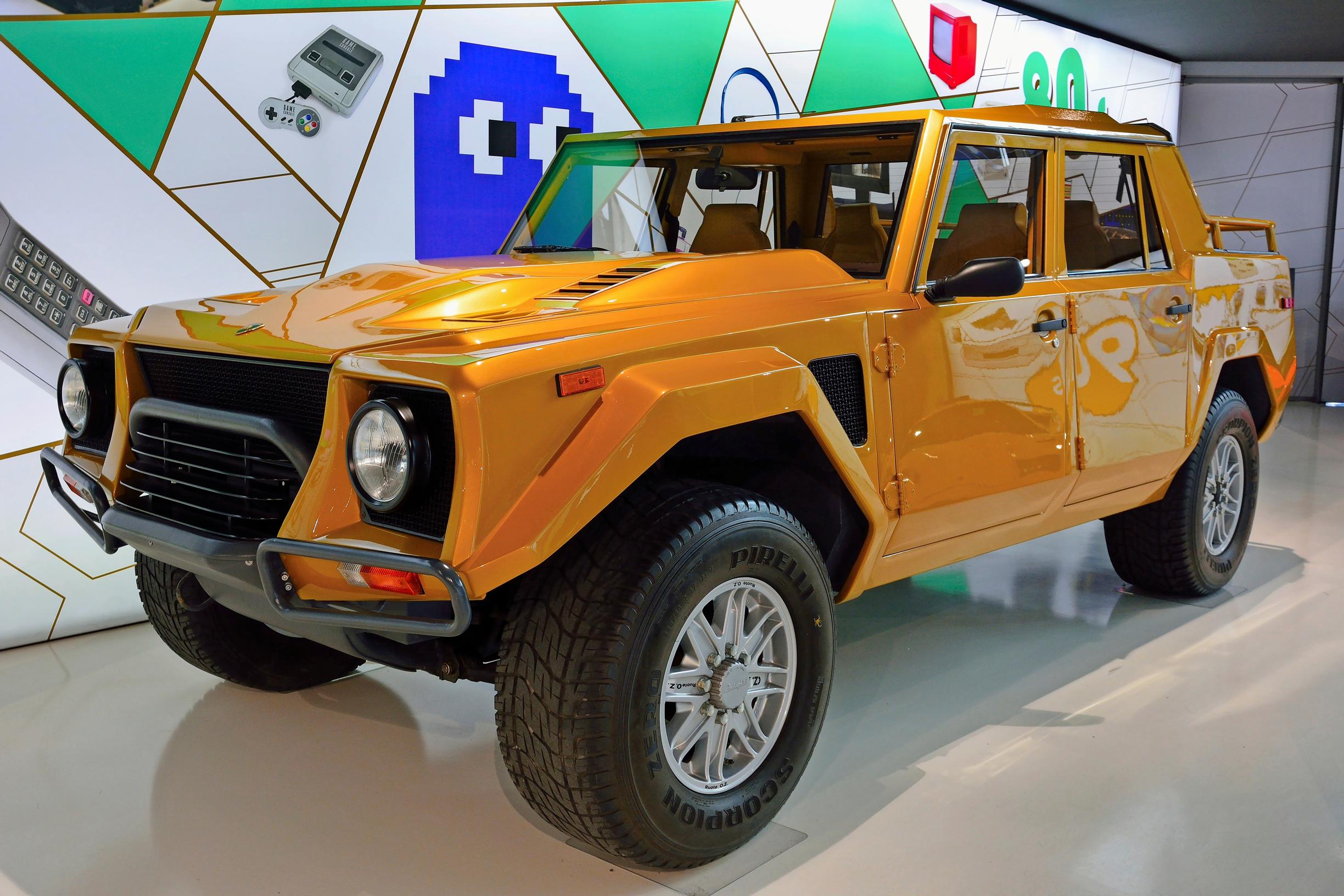 Jos maastoon haluat mennä nyt, niin ota Lamborghini LM 007.