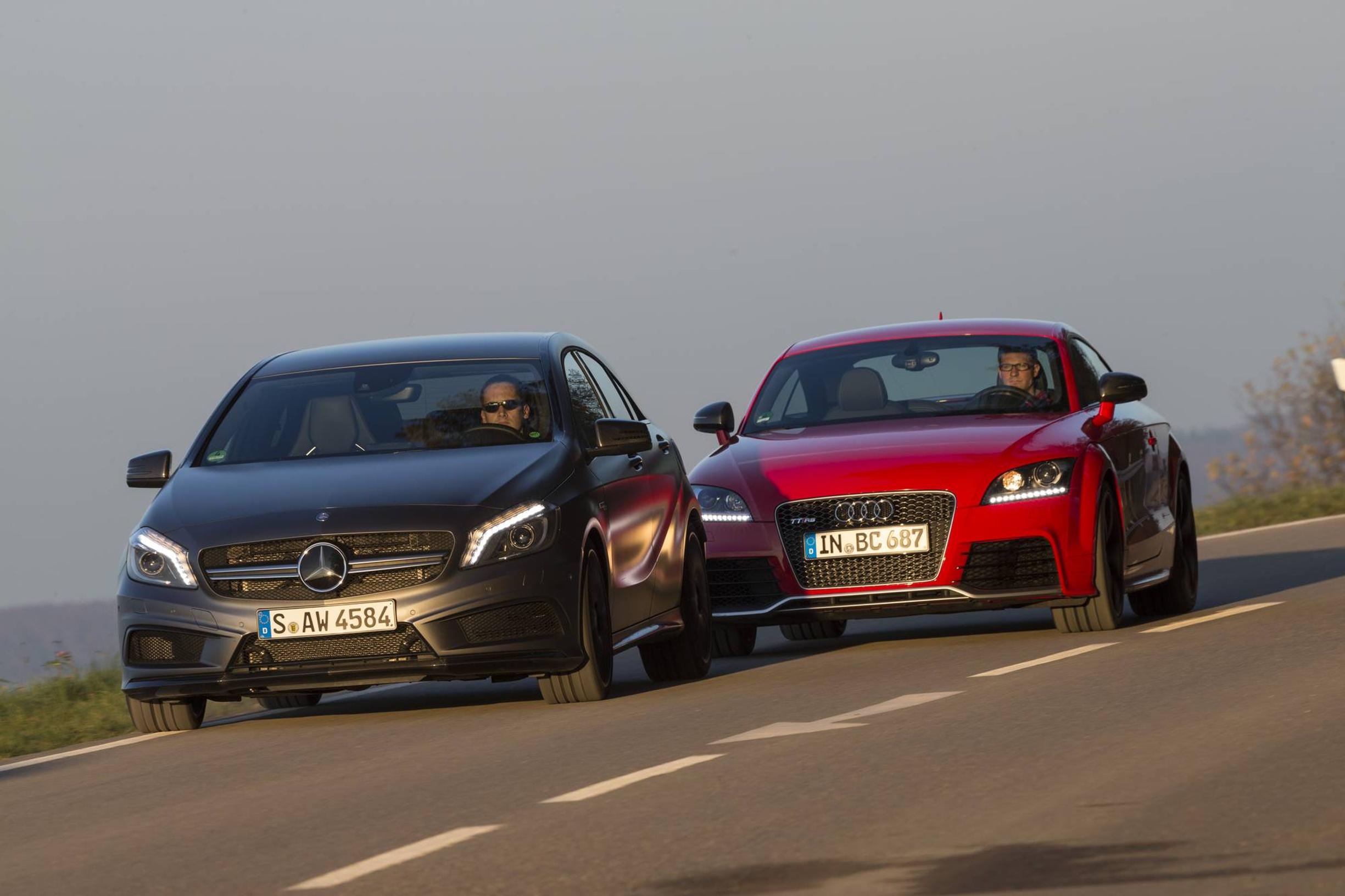 Vertailussa Audi TT RS ja Mercedes Benz A 45 AMG – varsinainen voimannäyte