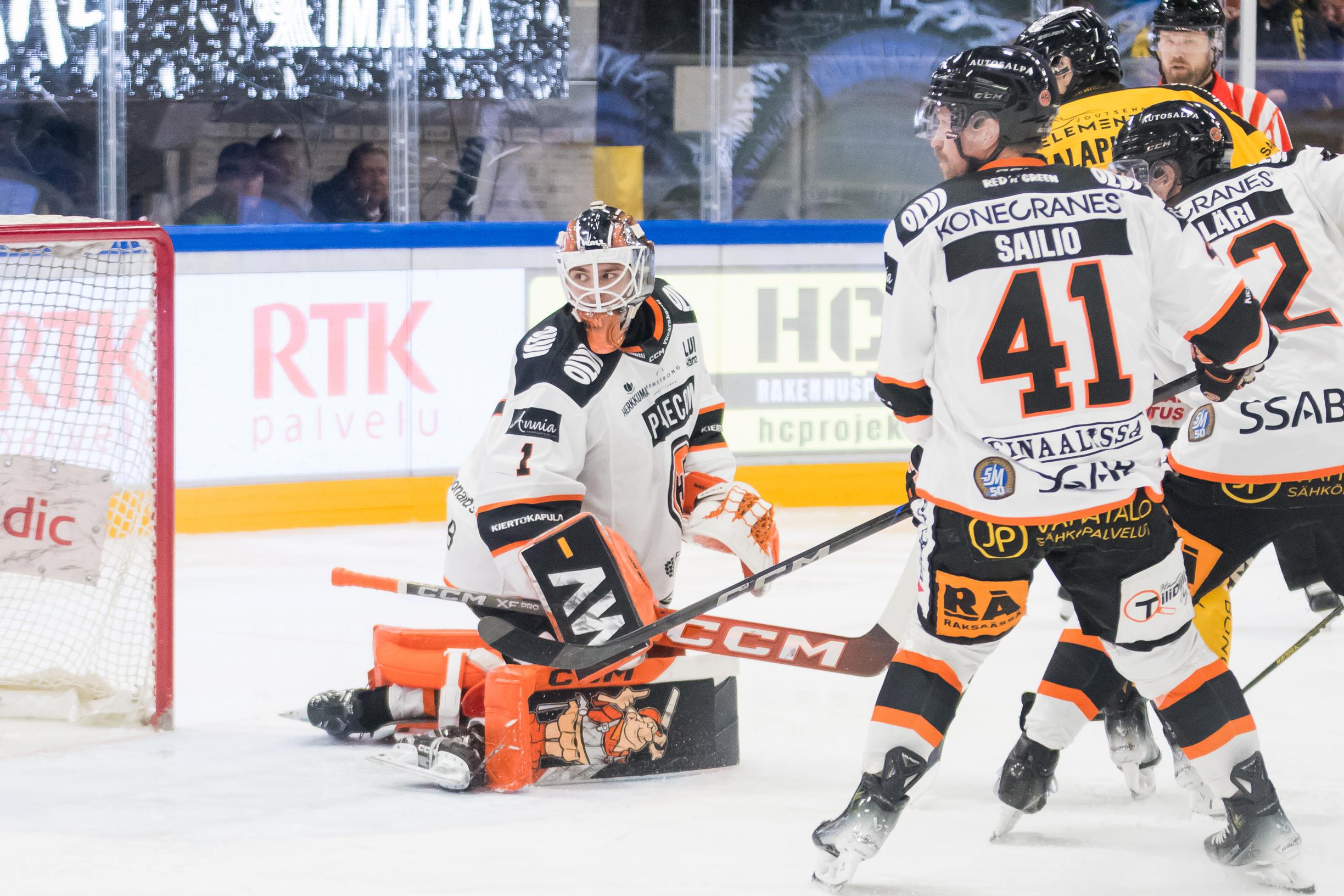 Liigan jumbojen kamppailussa peli jäi hengen jalkoihin – Petteri Sihvonen hämmästyi: "Ei näin rajua tappelua vuosiin"