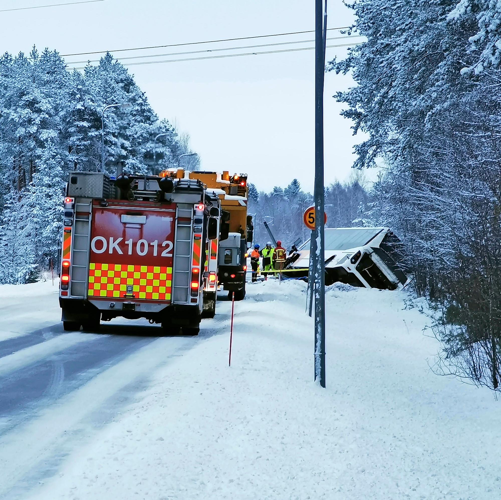 Talviautoilussa on riskinsä, mutta vielä vaarallisempaa tieliikenteessä kesällä – ja tästä se johtuu
