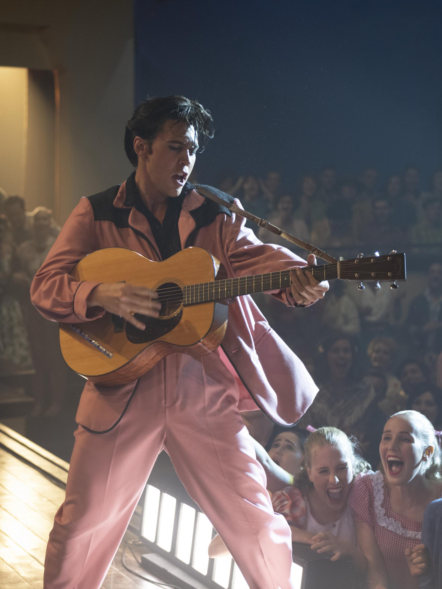 HBO Max otti onnistuneen Elvis-elokuvan tuoreeltaan ohjelmistoonsa – Mukana historian kaunein Can’t Help Falling in Love -tulkinta