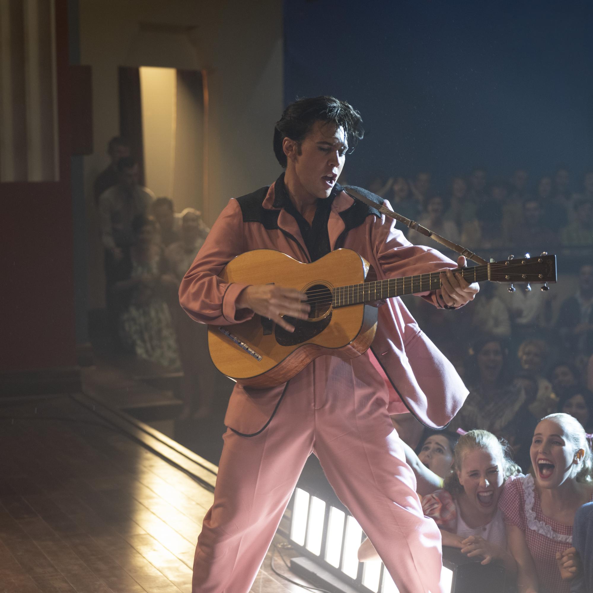HBO Max otti onnistuneen Elvis-elokuvan tuoreeltaan ohjelmistoonsa – Mukana historian kaunein Can’t Help Falling in Love -tulkinta
