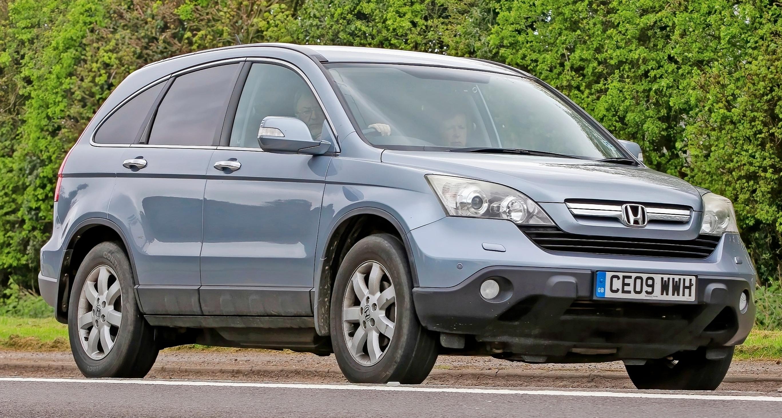 Honda tekee tietysti myös katumaastureita. Tässä vähän iäkkäämpi CR-V.