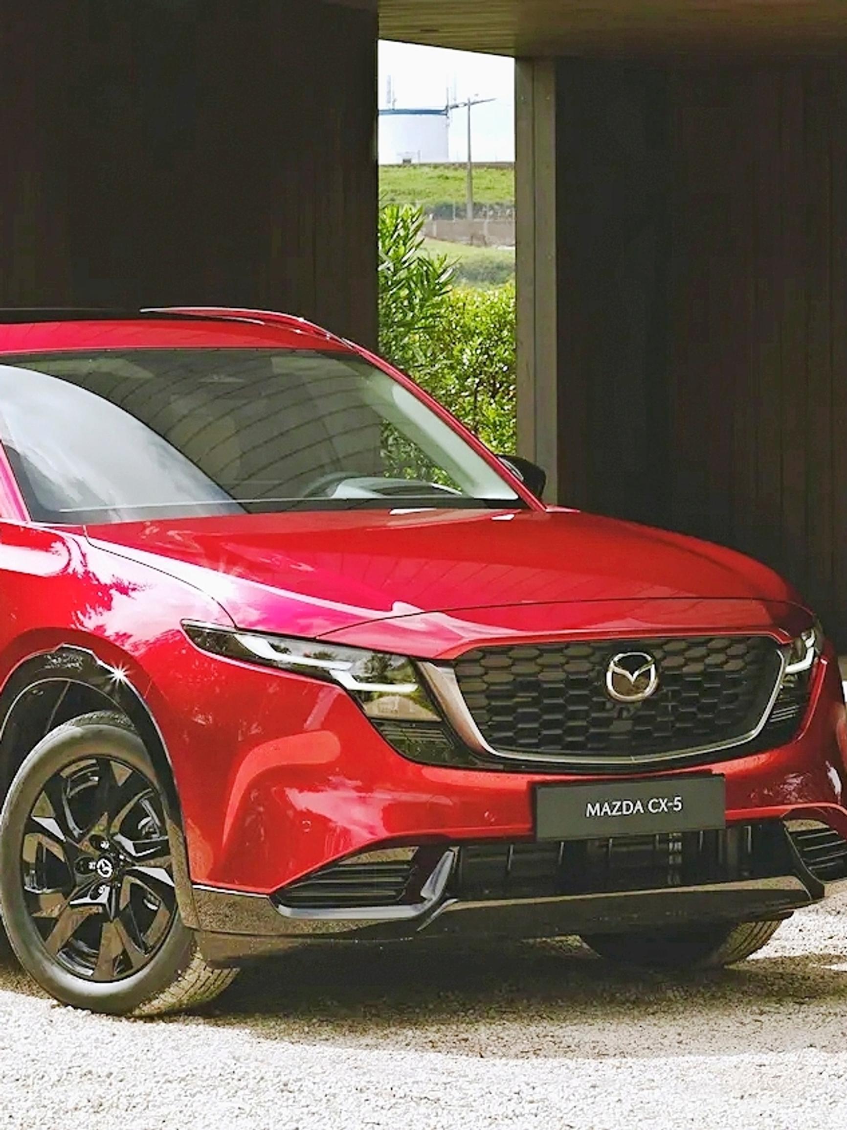 Mazda esitteli täysin uuden CX-5:n – Pituus kasvoi, tavaratila laajeni ja ohjaamoon tuli jättinäyttö