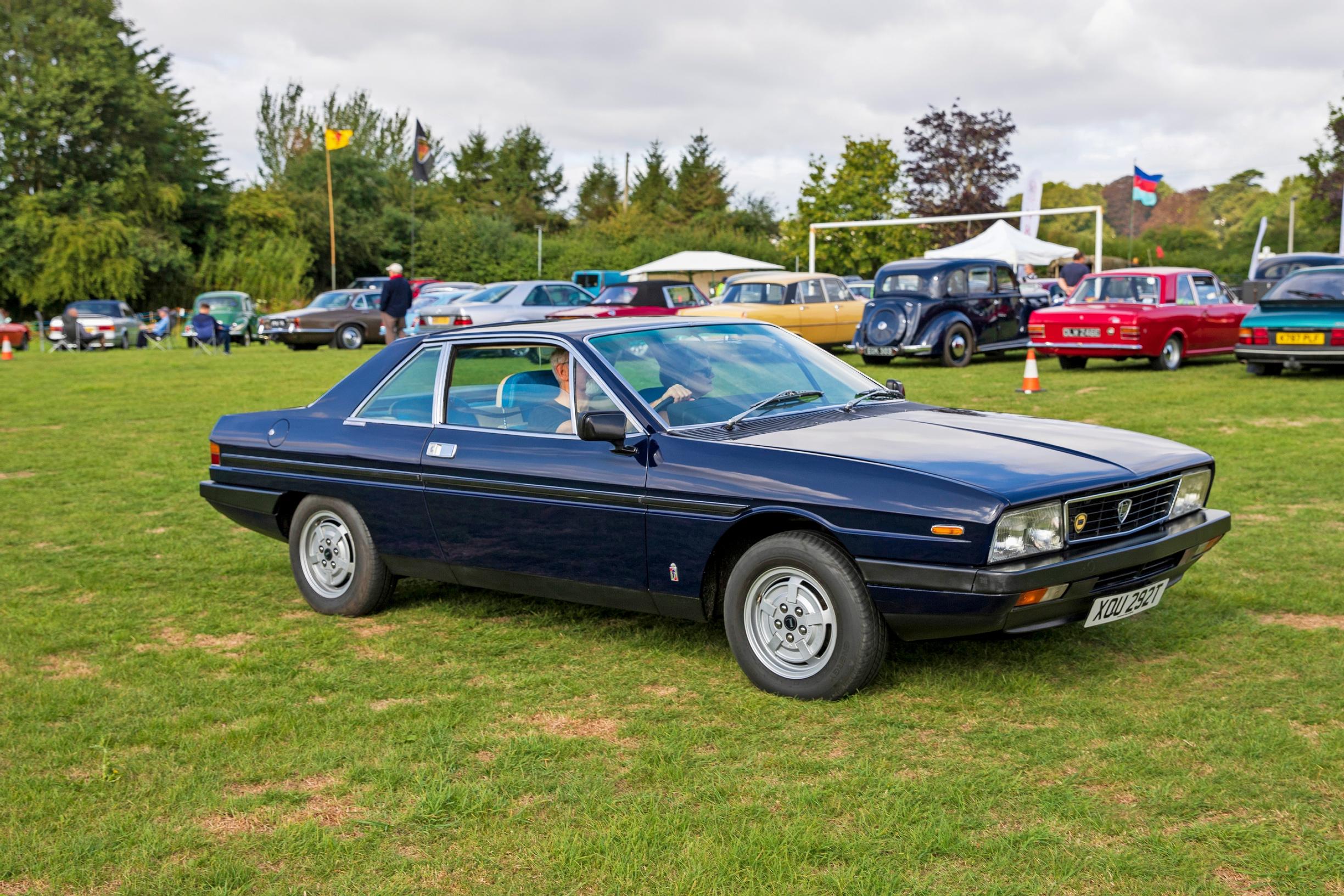 Lancia Gamma Coupé. Keulalla bokser-nelonen.