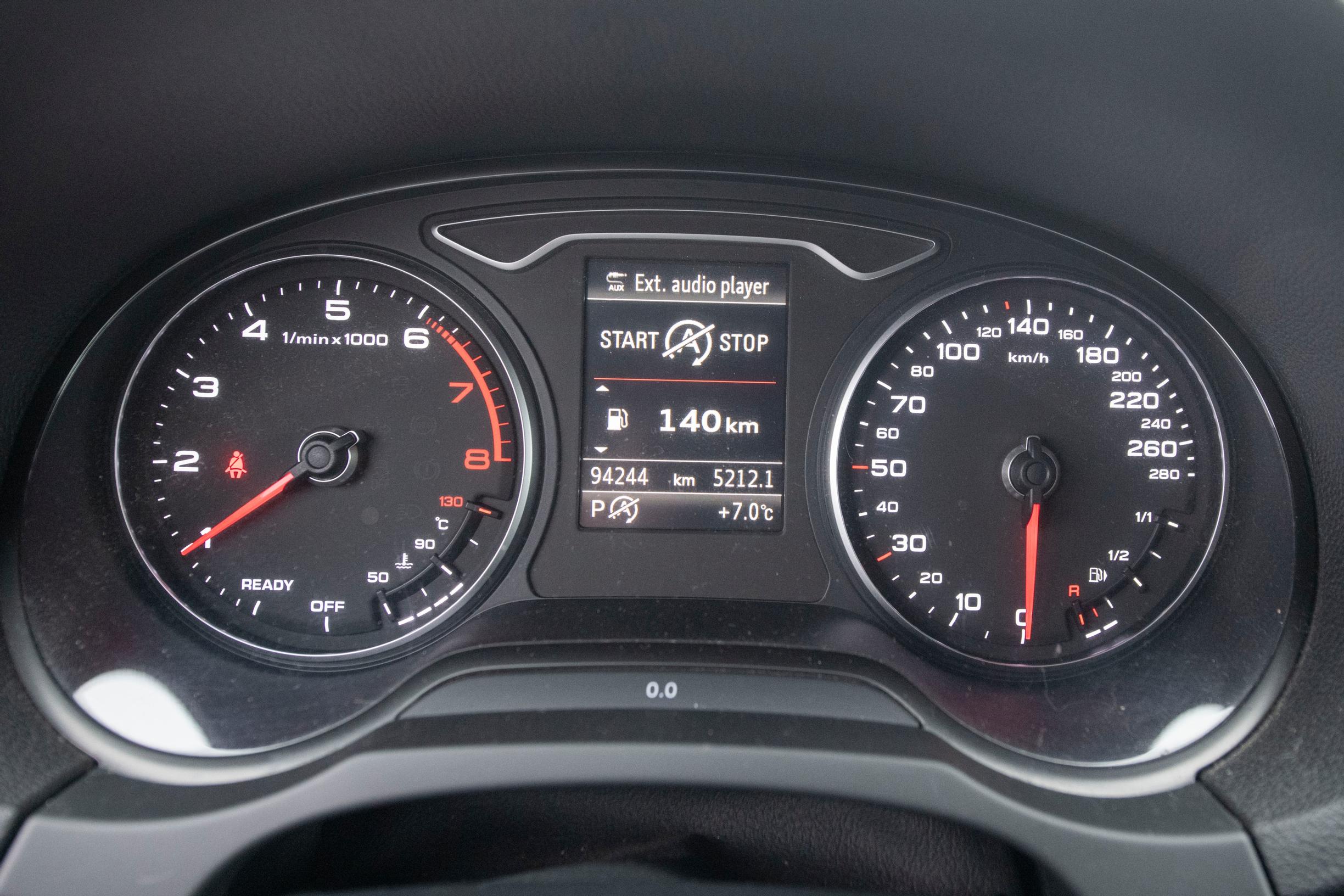 Audi A3 Sedan Business Sport SE 1.0 TFSI S-Tronic kojelauta