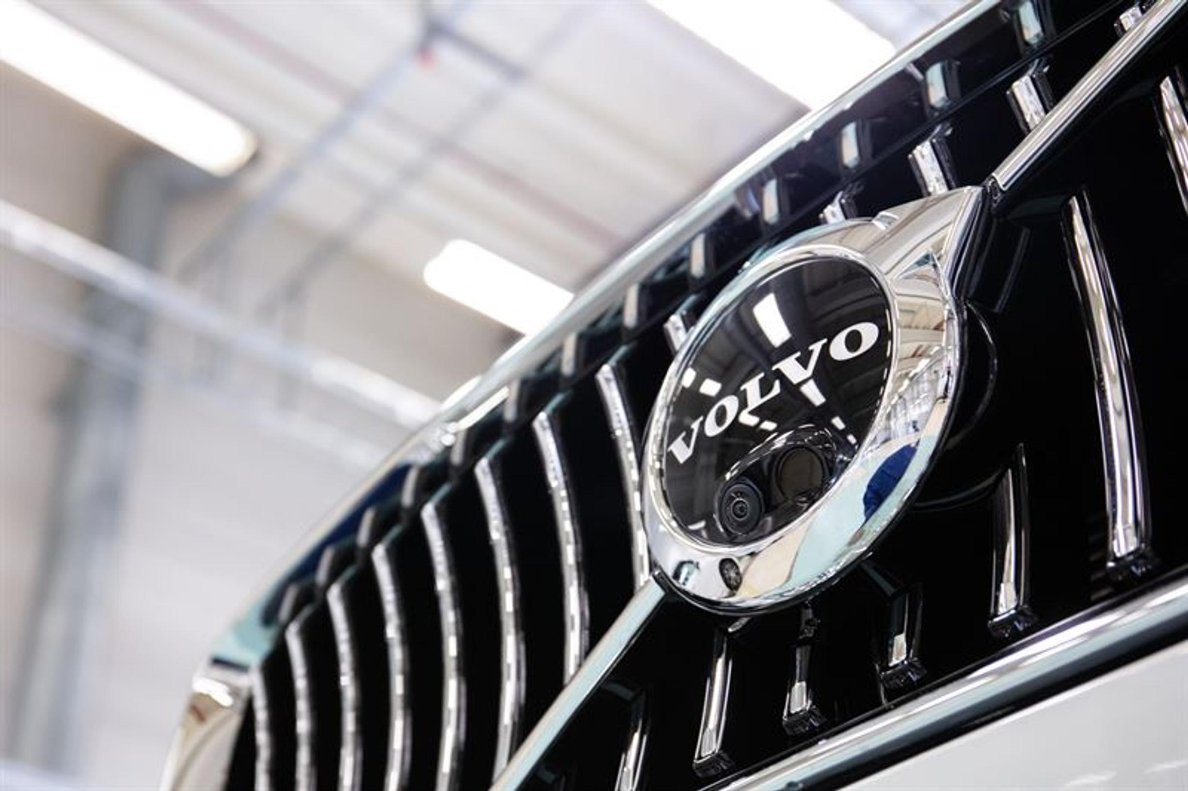 Volvo Cars avaa Torslandan autotehtaan Ruotsissa - työntekijöille terveysmittauksia