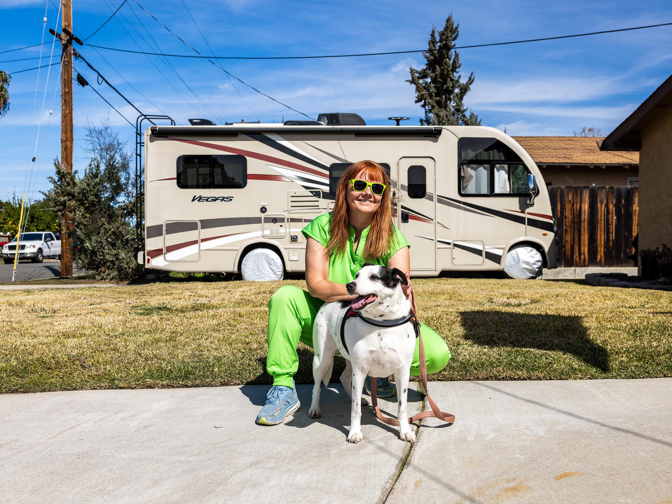 Sari Niemelä, 54, eli kuin ”tradwife”, sitten aviomies löysi toisen – Nyt Niemelällä on painavaa sanottavaa elättäjämiehestä haaveileville nuorille naisille